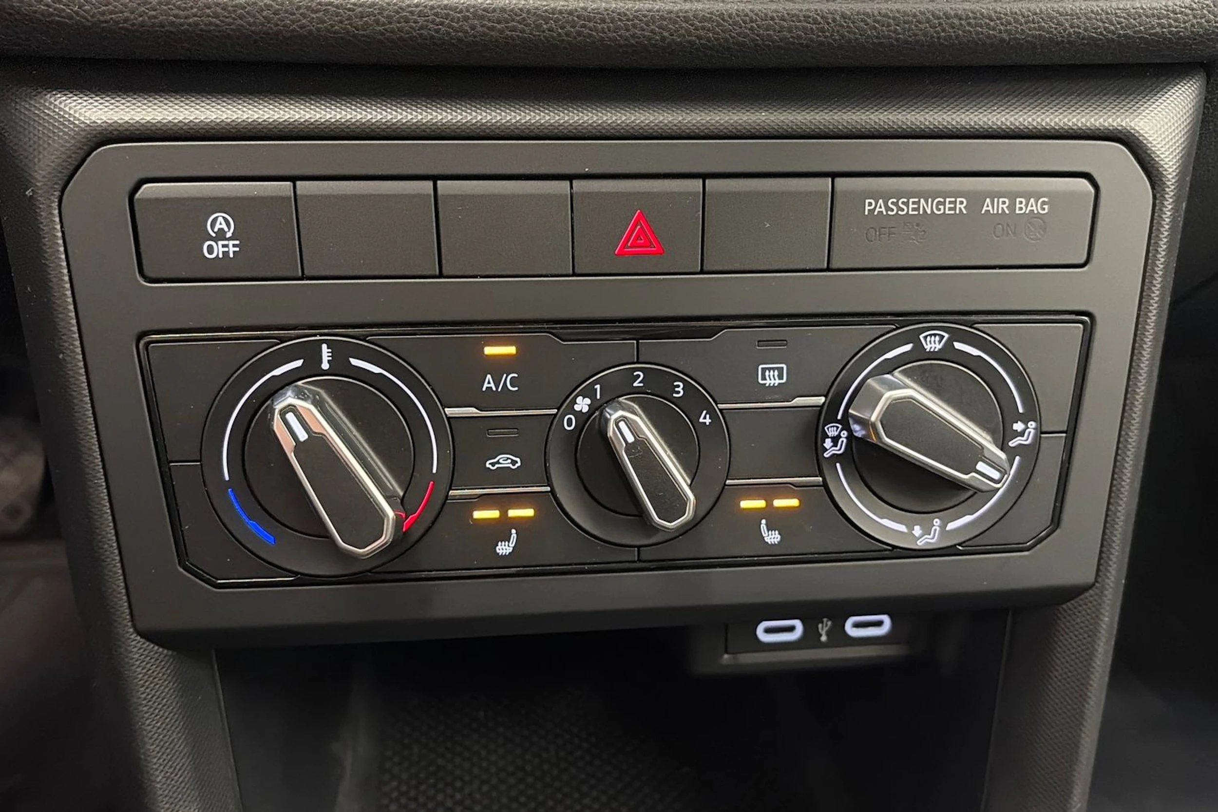 musta Volkswagen T-Cross 2024 kuva 23.