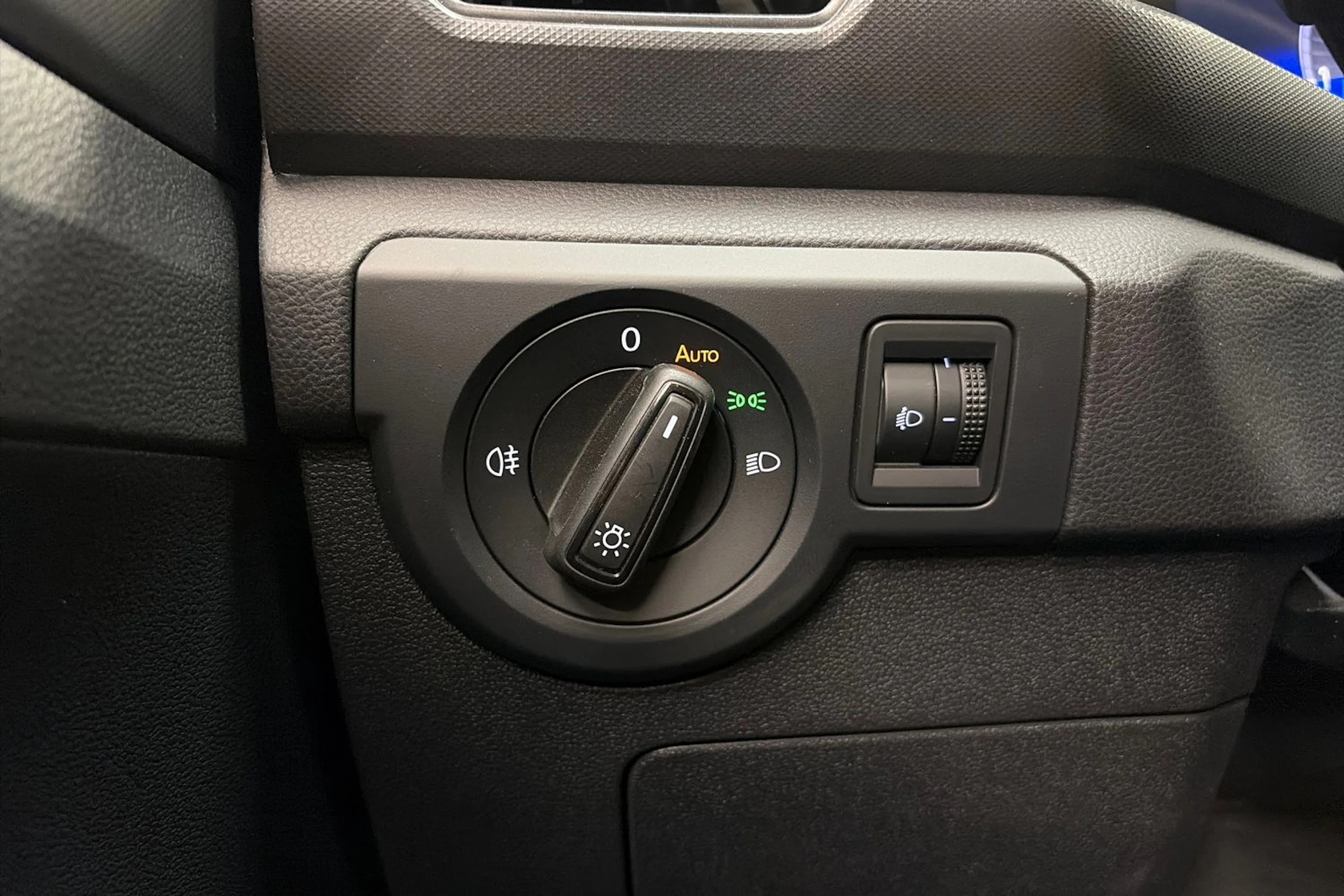 musta Volkswagen T-Cross 2024 kuva 24.