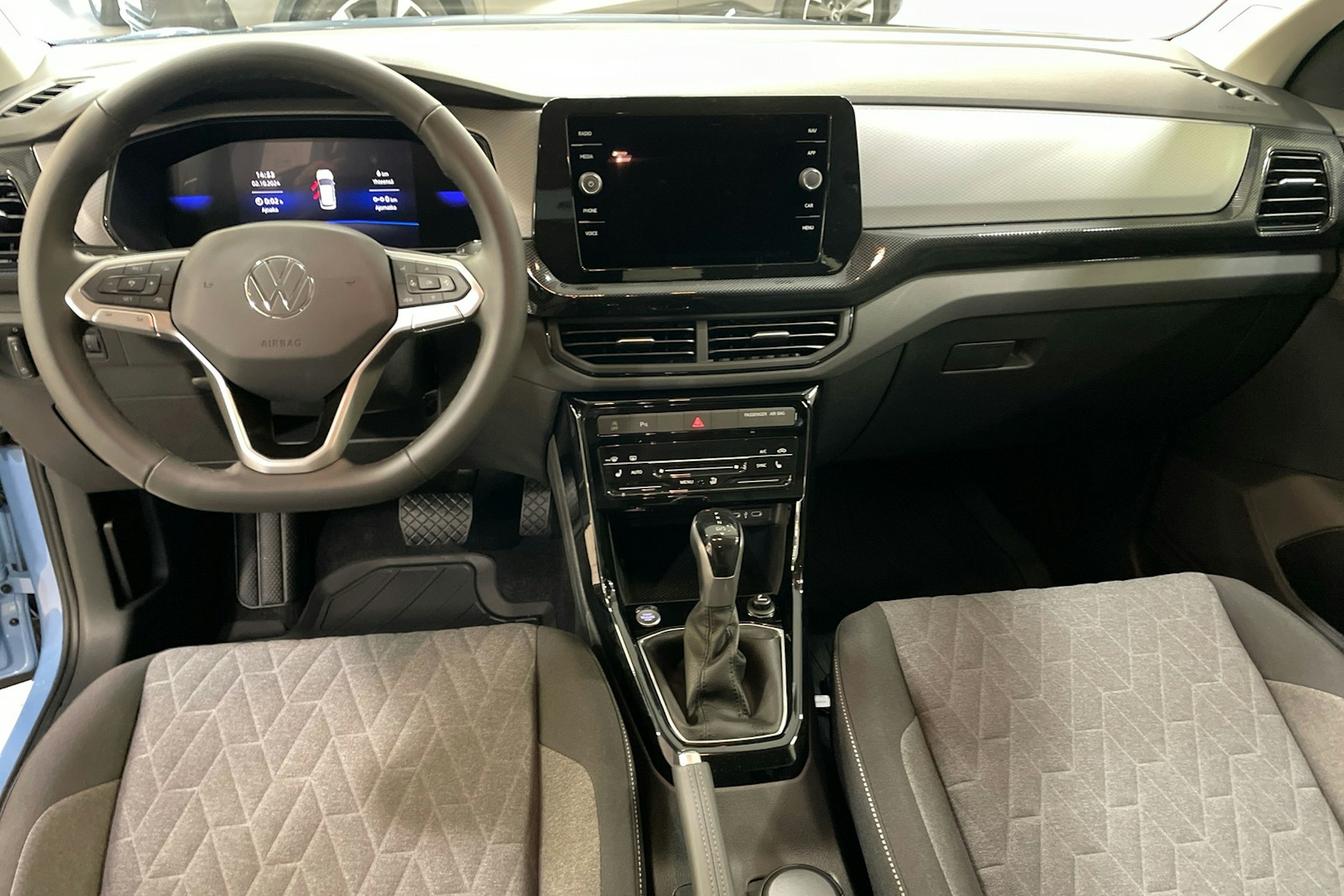 sininen Volkswagen T-Cross 2024 kuva 7.