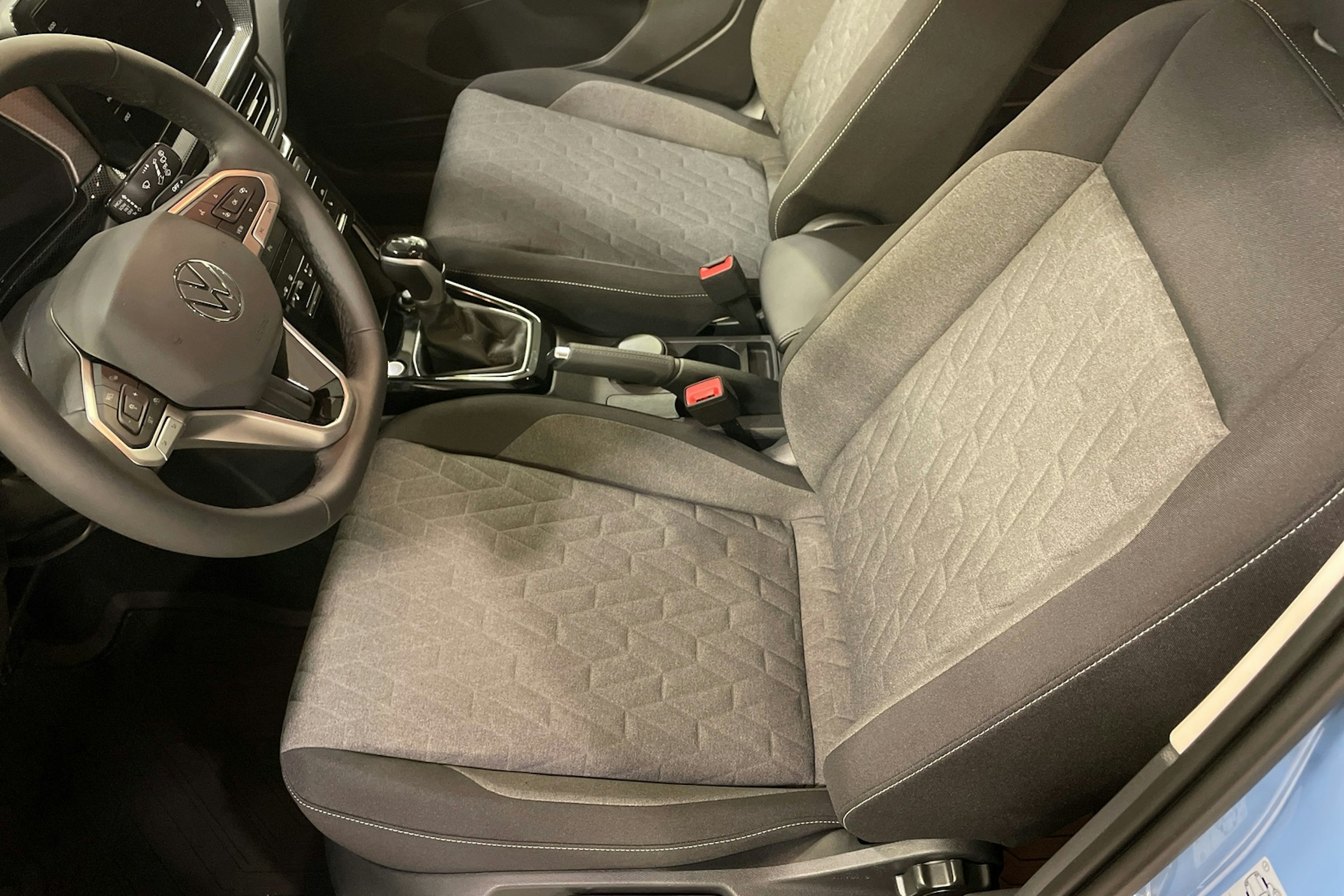 sininen Volkswagen T-Cross 2024 kuva 8.