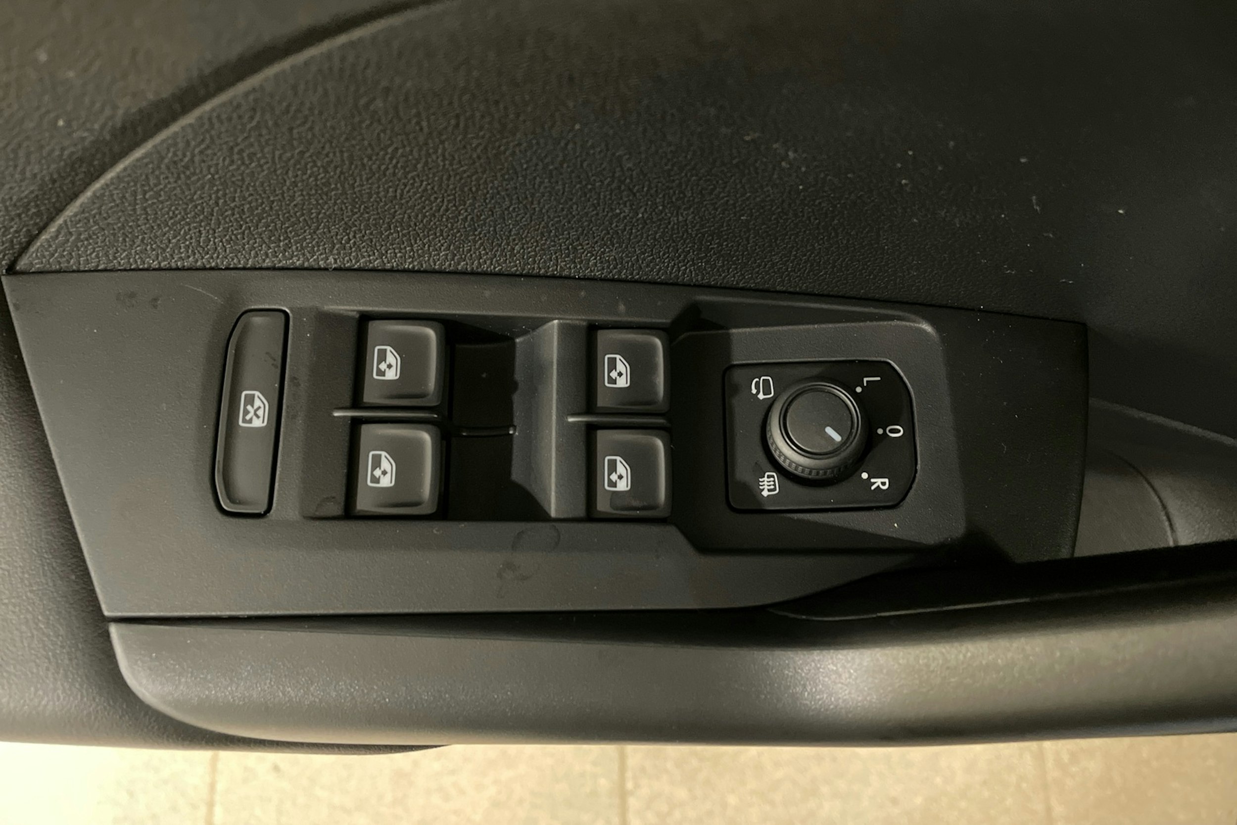 sininen Volkswagen T-Cross 2024 kuva 11.