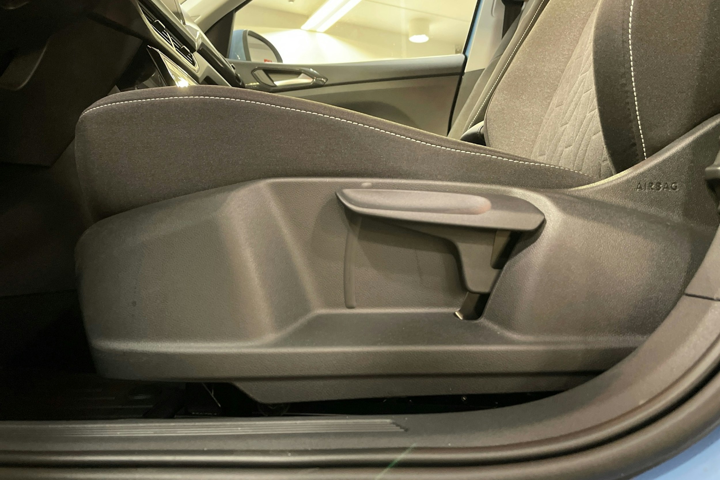 sininen Volkswagen T-Cross 2024 kuva 12.