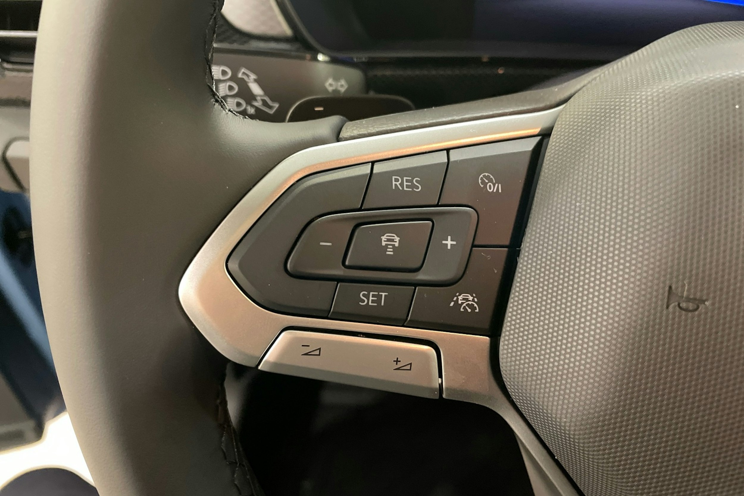 sininen Volkswagen T-Cross 2024 kuva 13.