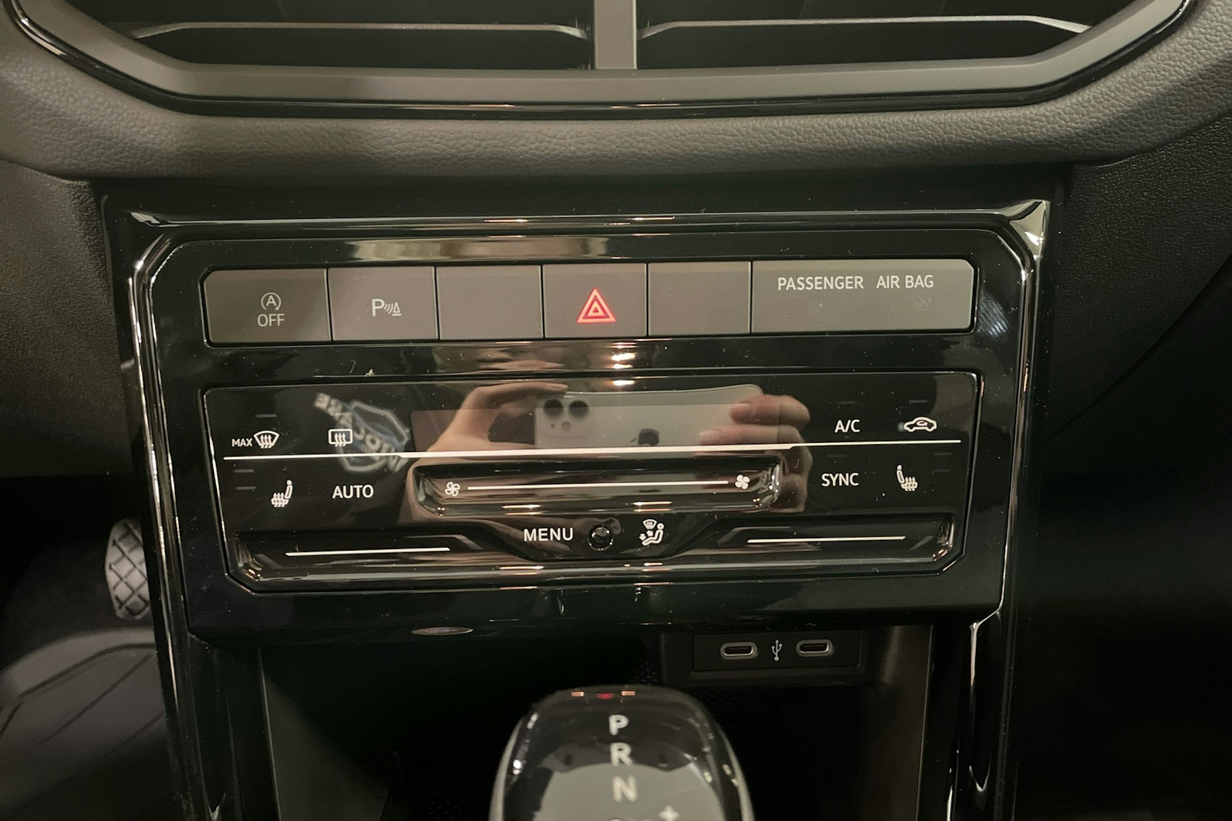 sininen Volkswagen T-Cross 2024 kuva 22.