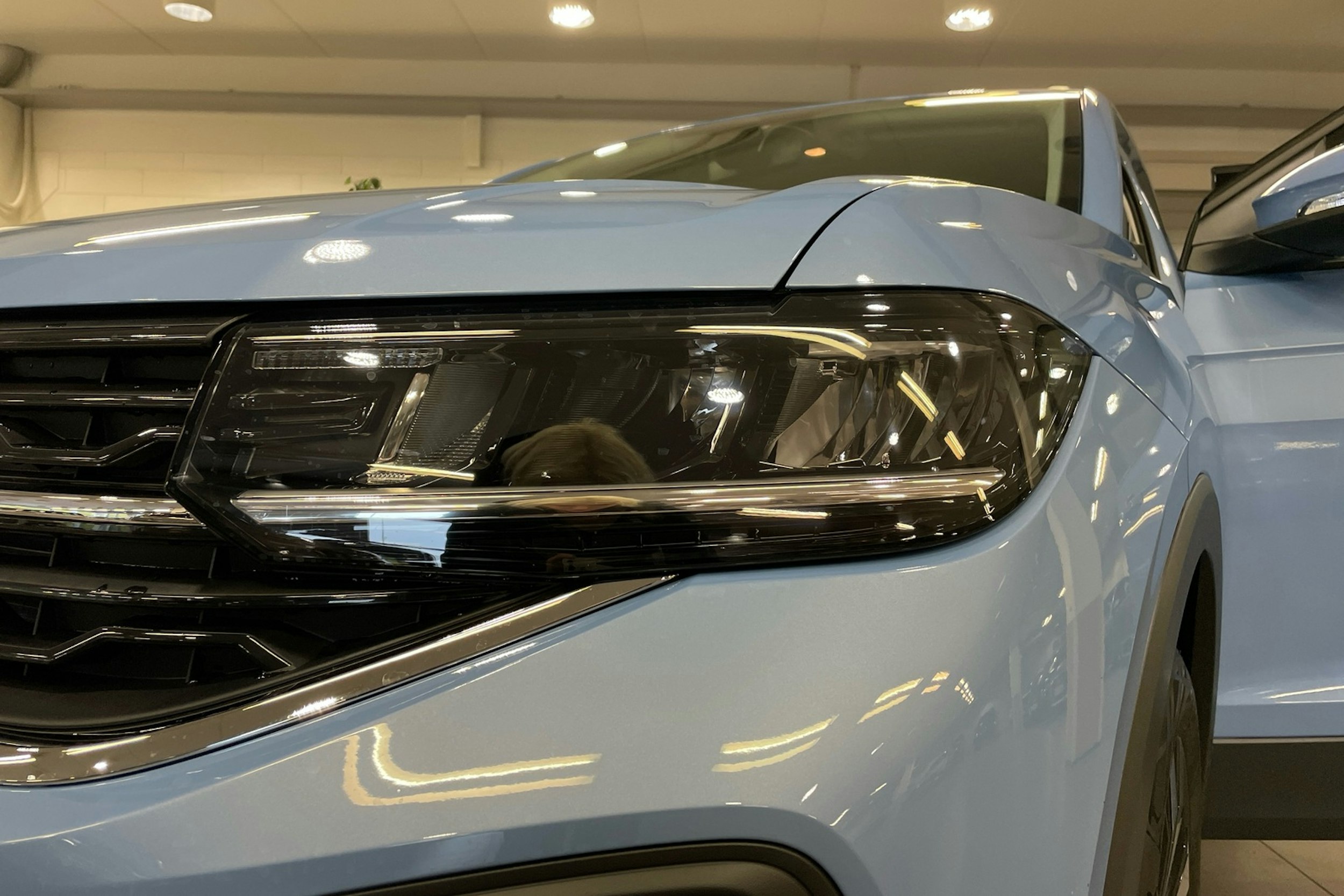 sininen Volkswagen T-Cross 2024 kuva 27.