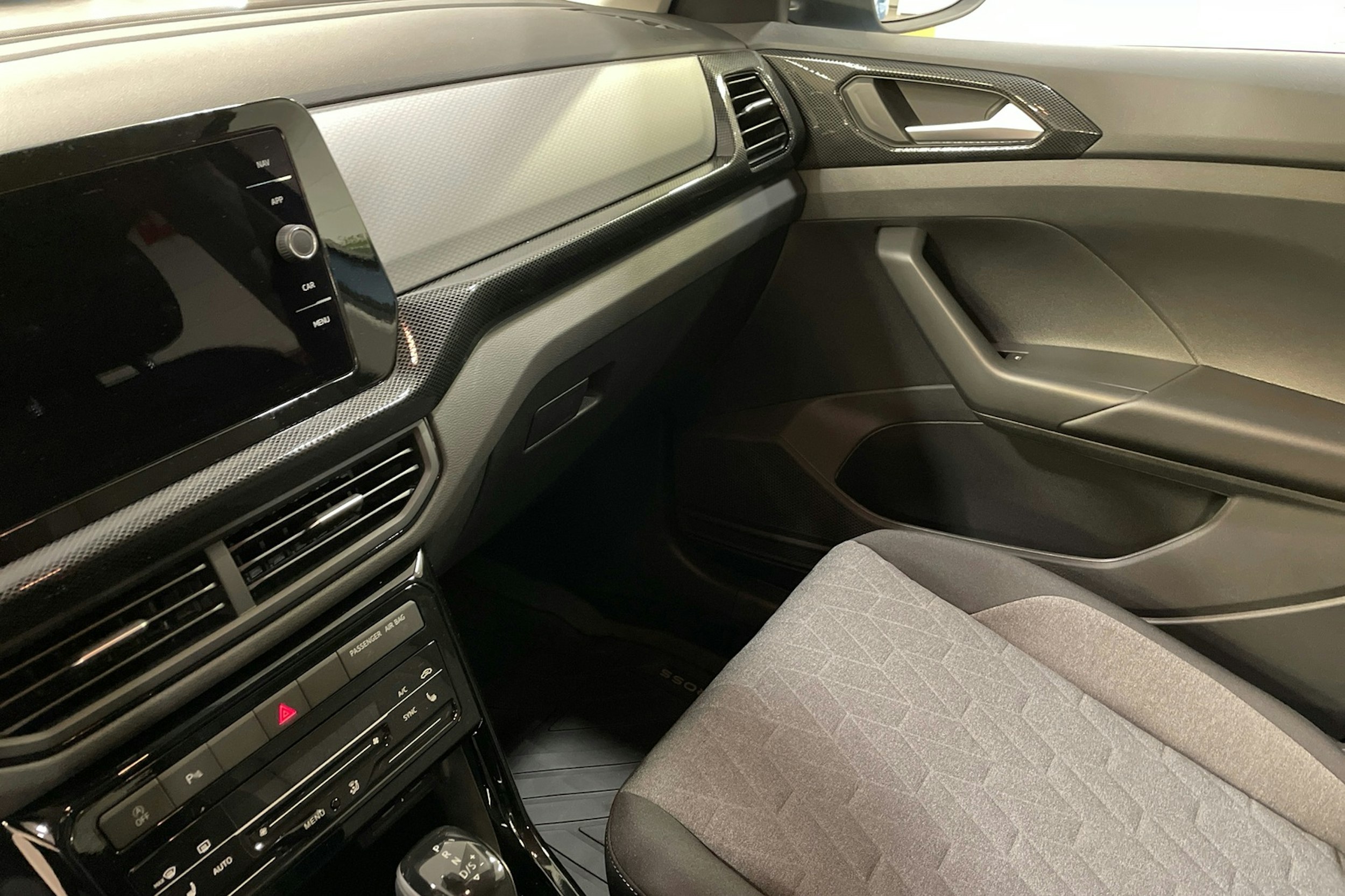 sininen Volkswagen T-Cross 2024 kuva 29.