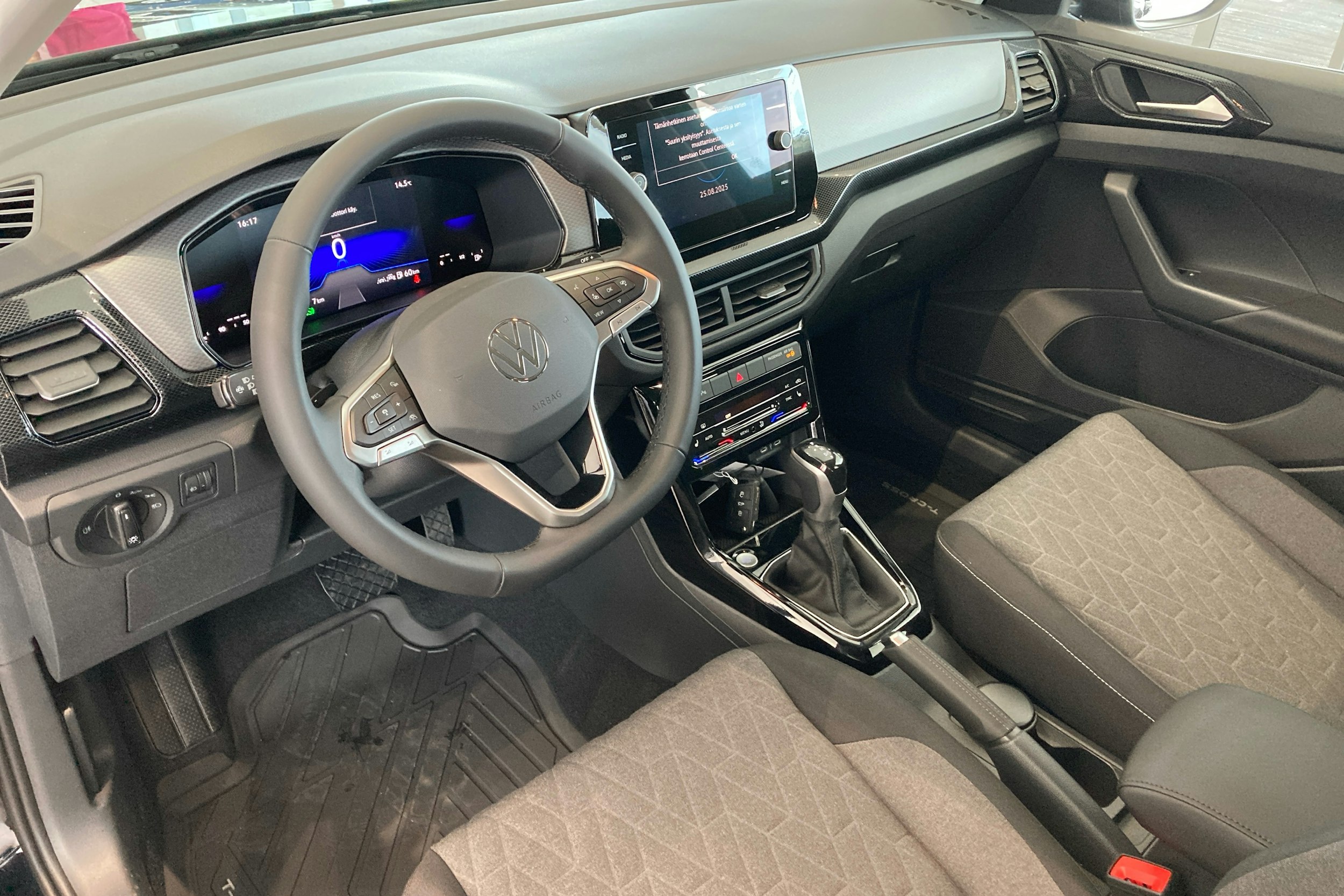musta Volkswagen T-Cross 2025 kuva 6.