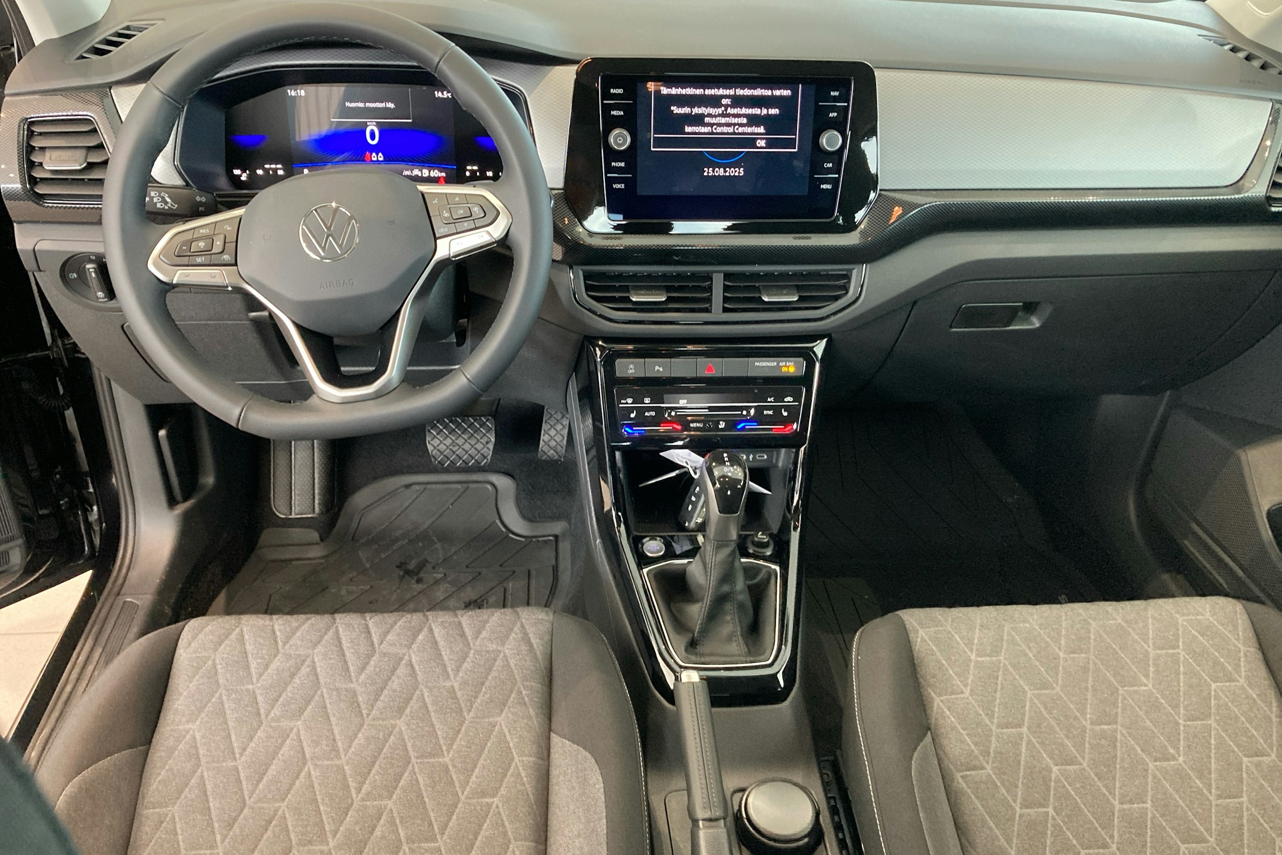 musta Volkswagen T-Cross 2025 kuva 7.
