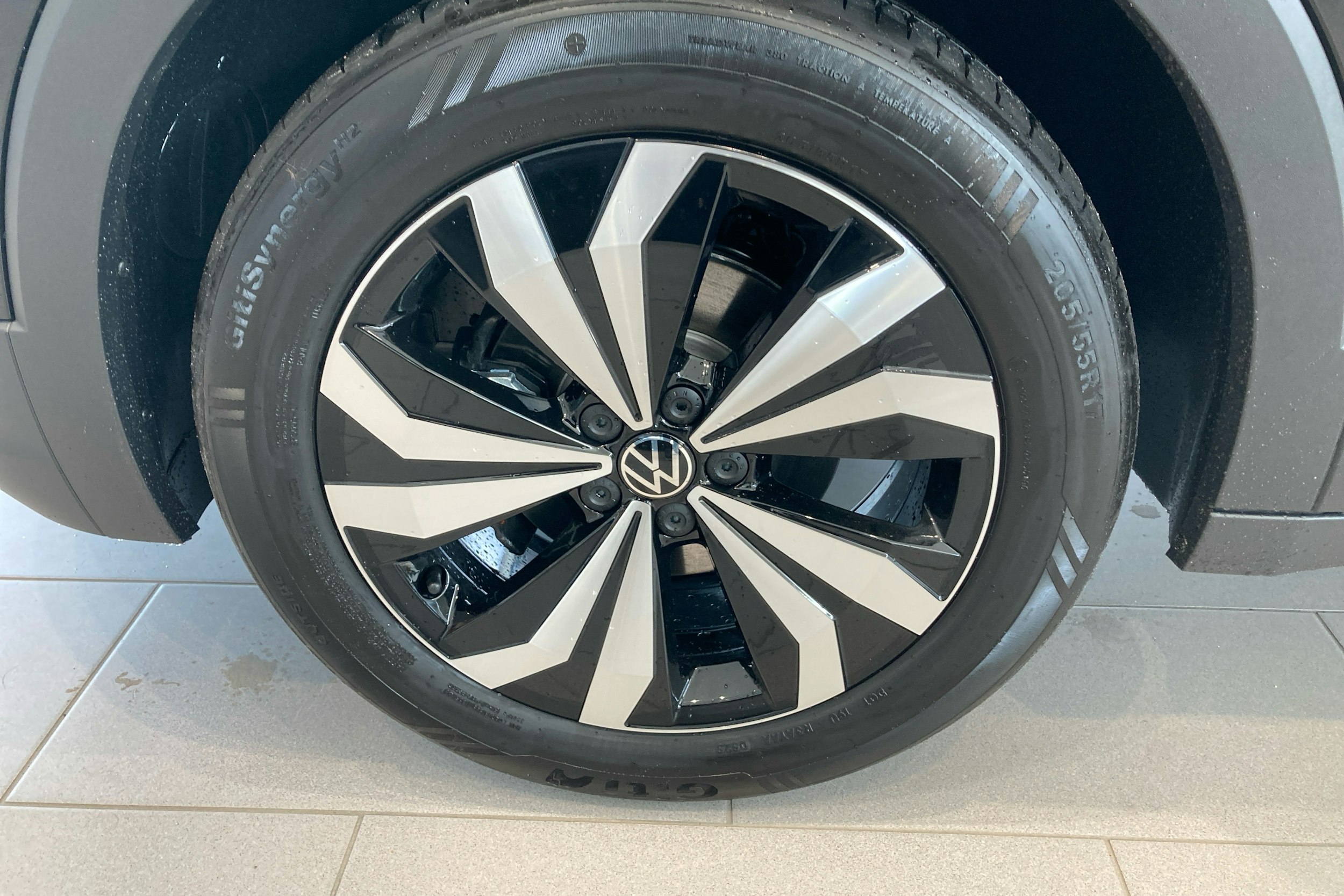 musta Volkswagen T-Cross 2025 kuva 9.