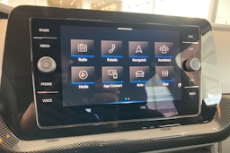 musta Volkswagen T-Cross 2025 kuva 13.