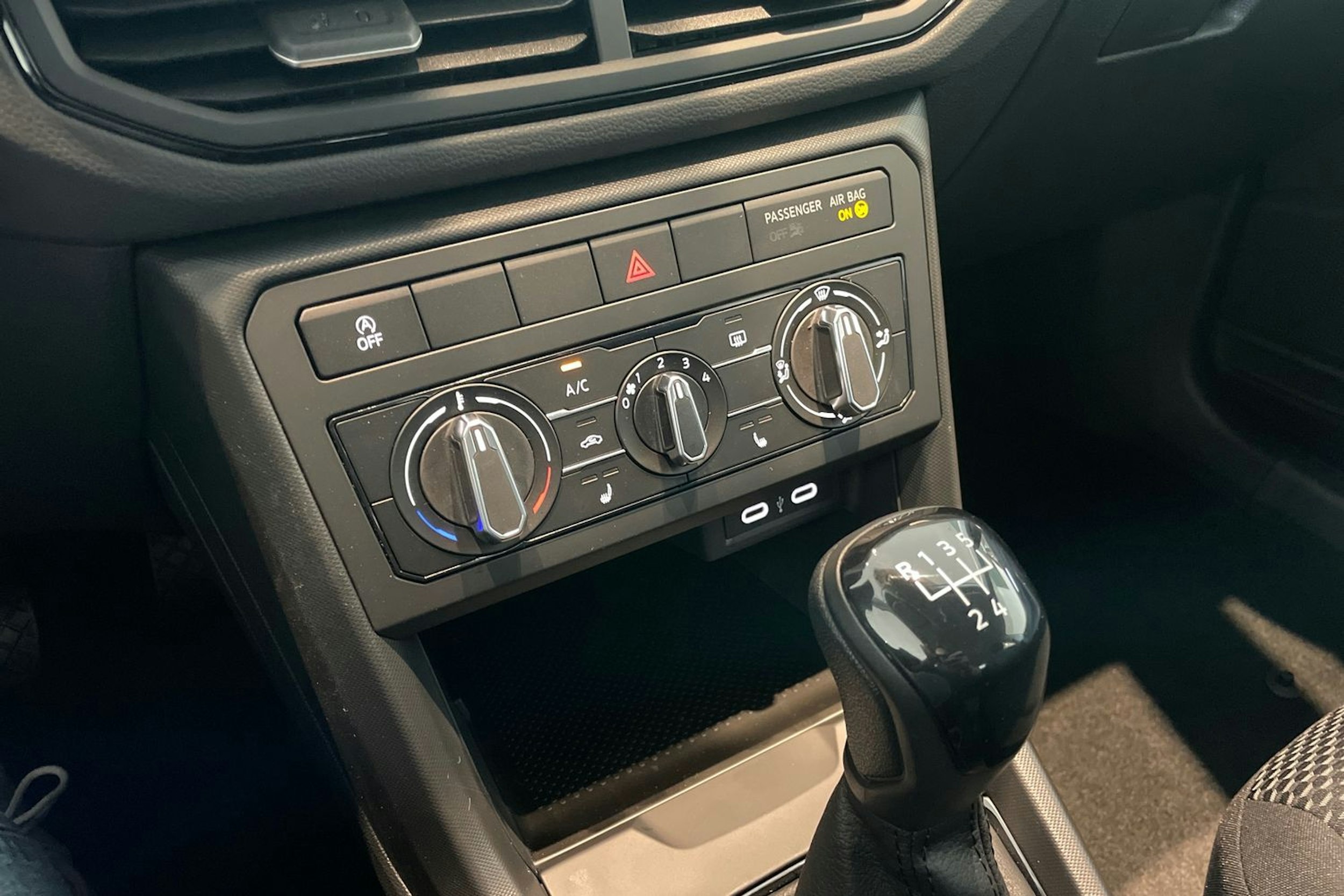 valkoinen Volkswagen T-Cross 2025 kuva 11.