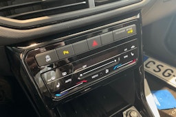 punainen Volkswagen T-Cross 2025 kuva 15.