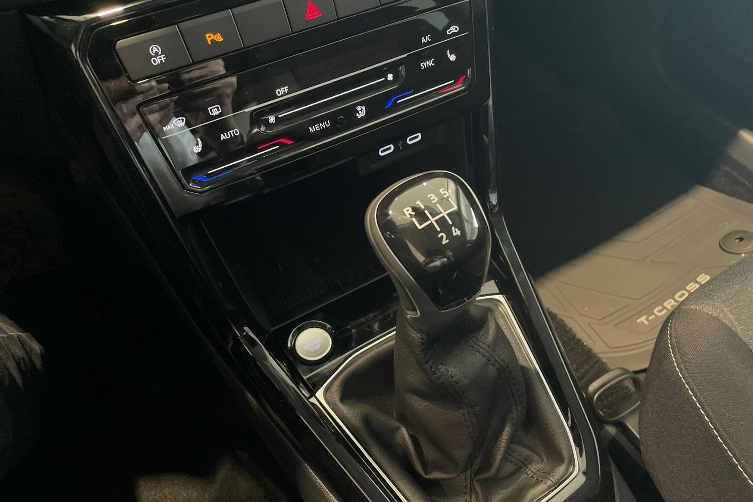 punainen Volkswagen T-Cross 2025 kuva 16.