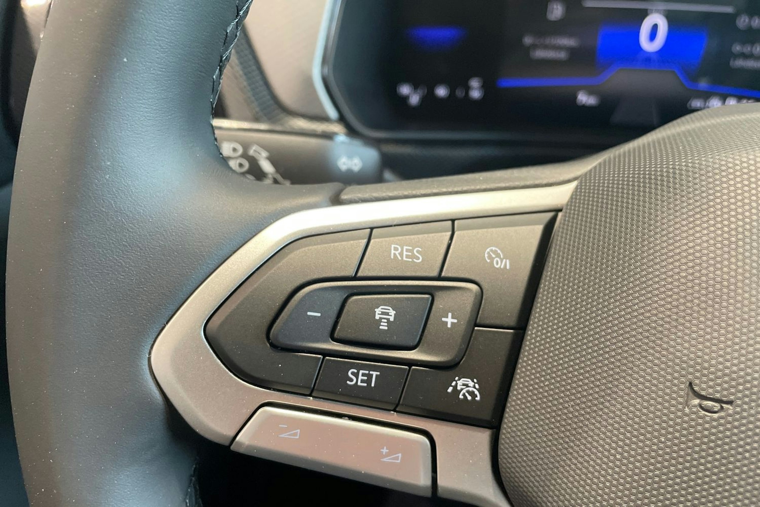punainen Volkswagen T-Cross 2025 kuva 17.