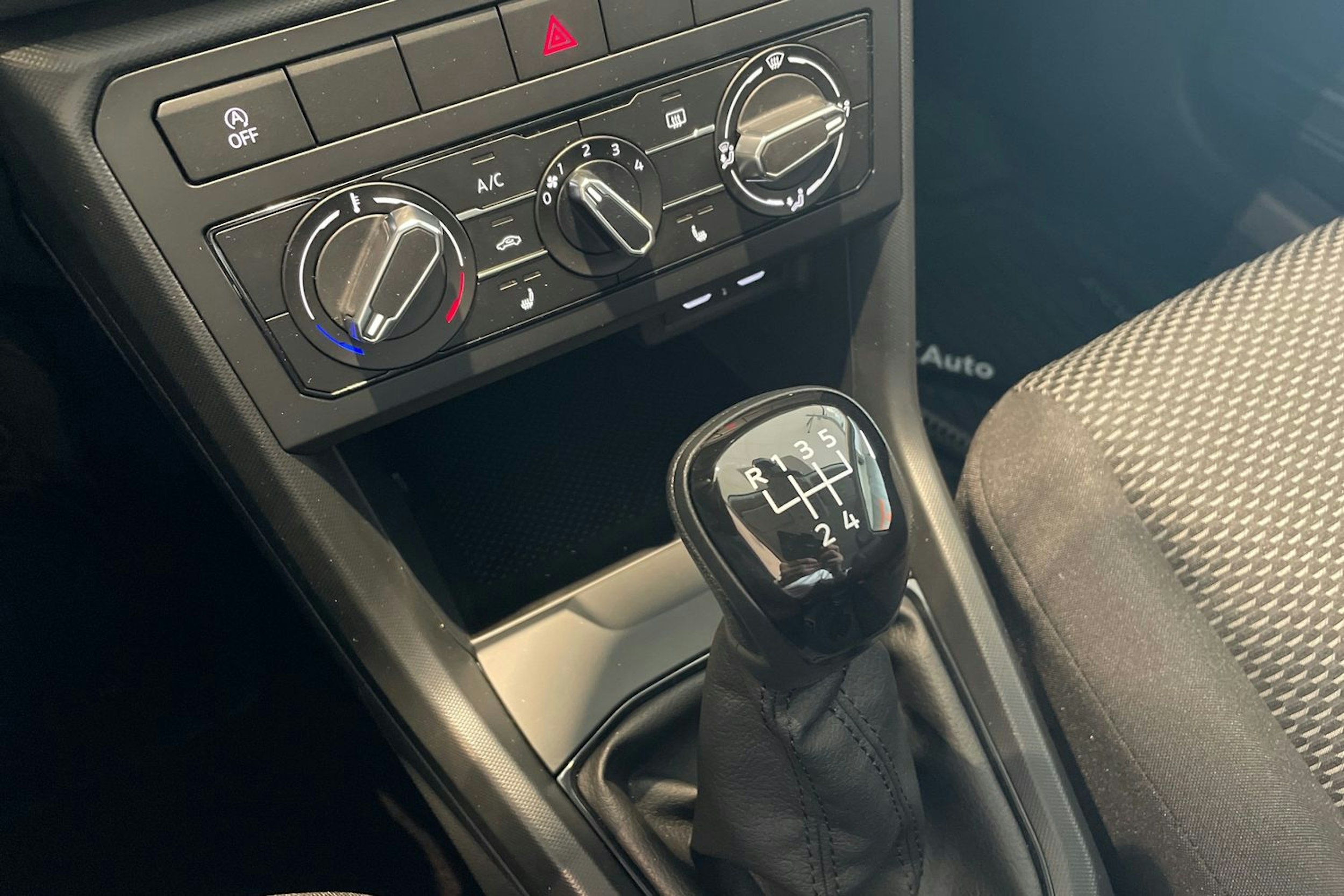 harmaa Volkswagen T-Cross 2025 kuva 17.