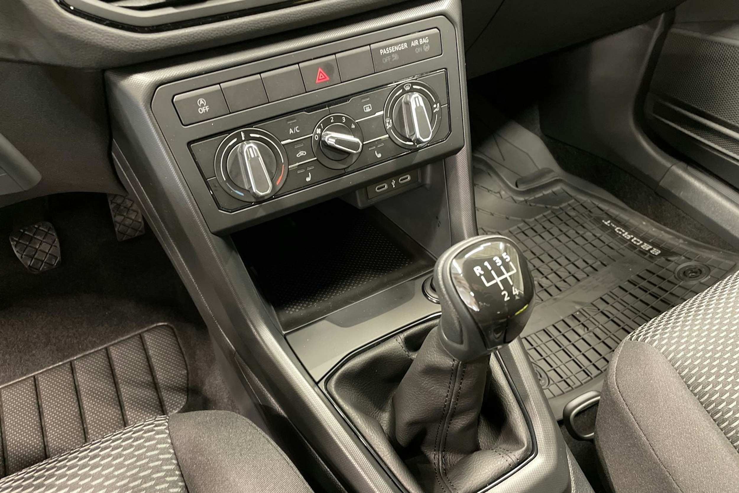 harmaa Volkswagen T-Cross 2025 kuva 15.