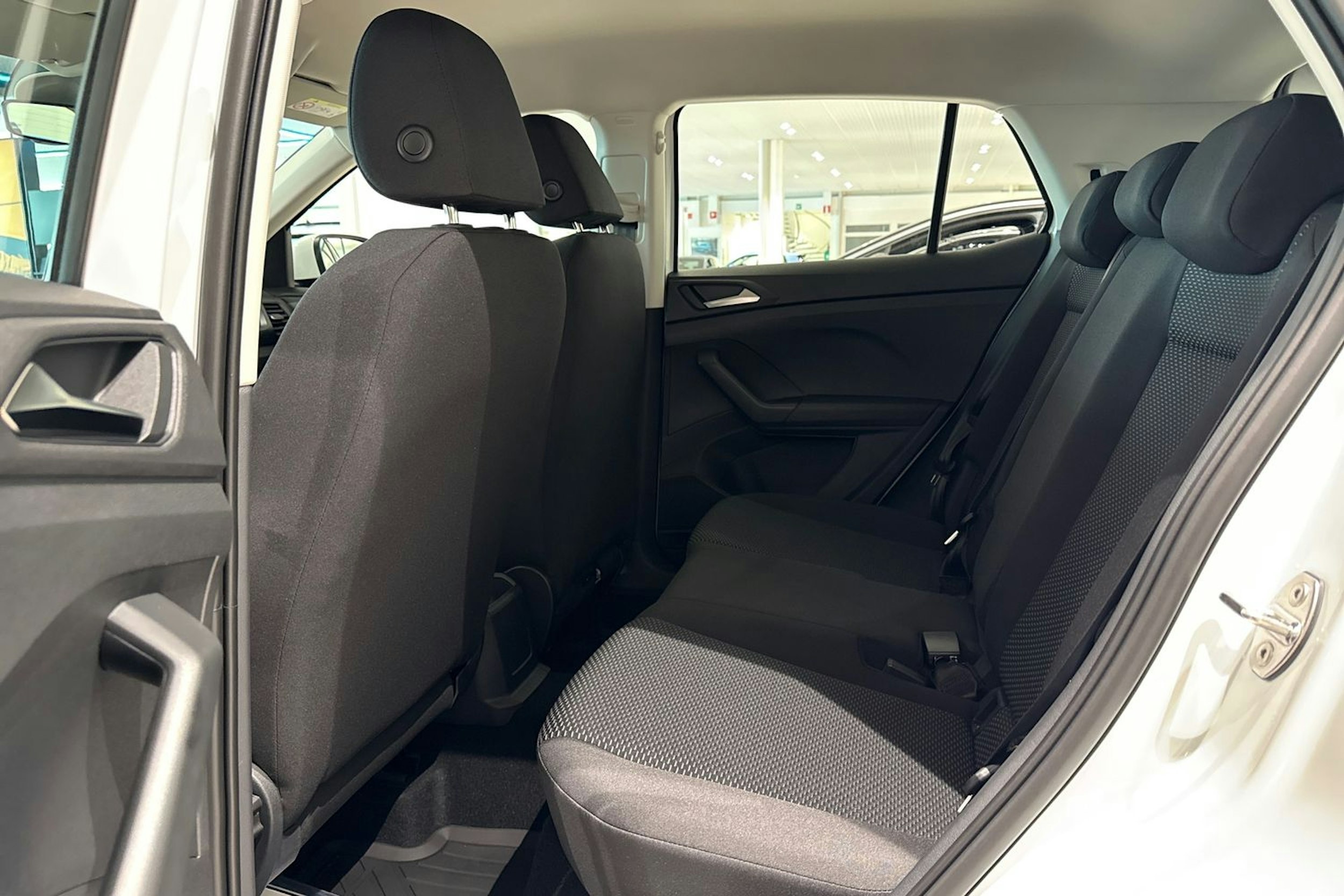valkoinen Volkswagen T-Cross 2025 kuva 12.