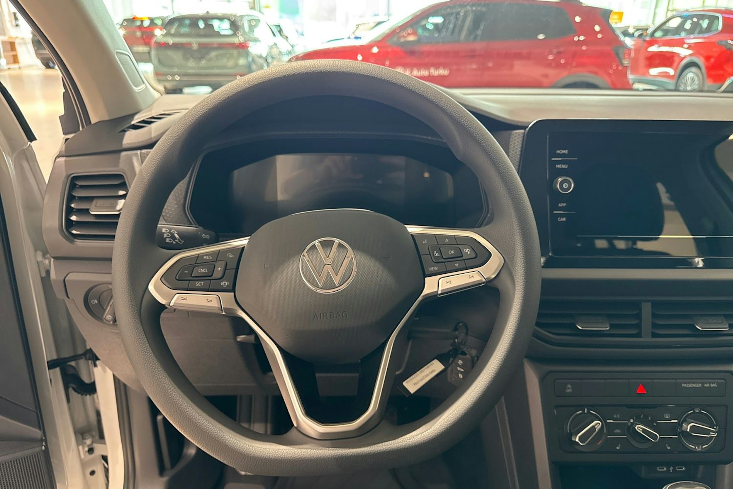 valkoinen Volkswagen T-Cross 2025 kuva 13.