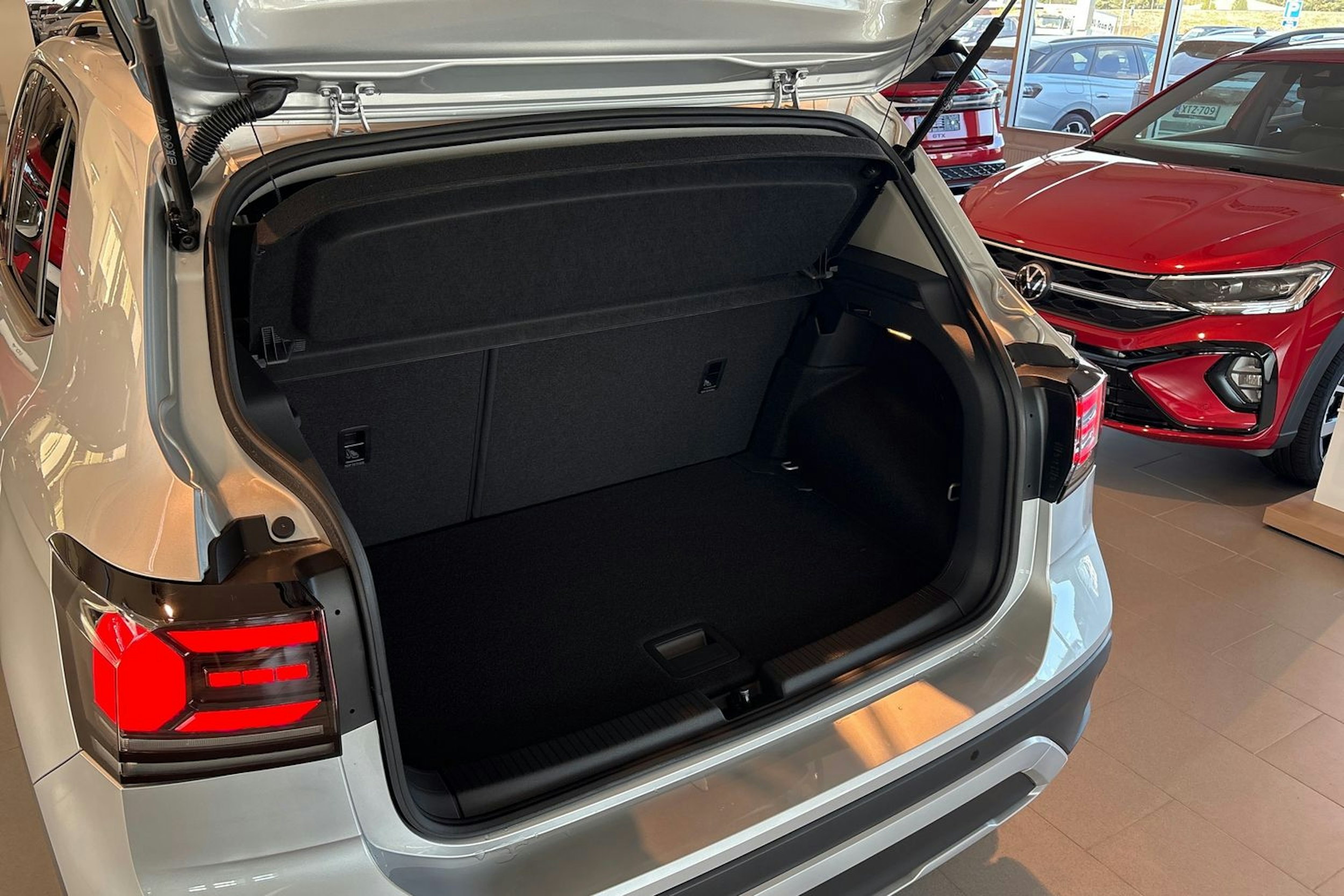 harmaa Volkswagen T-Cross 2025 kuva 11.