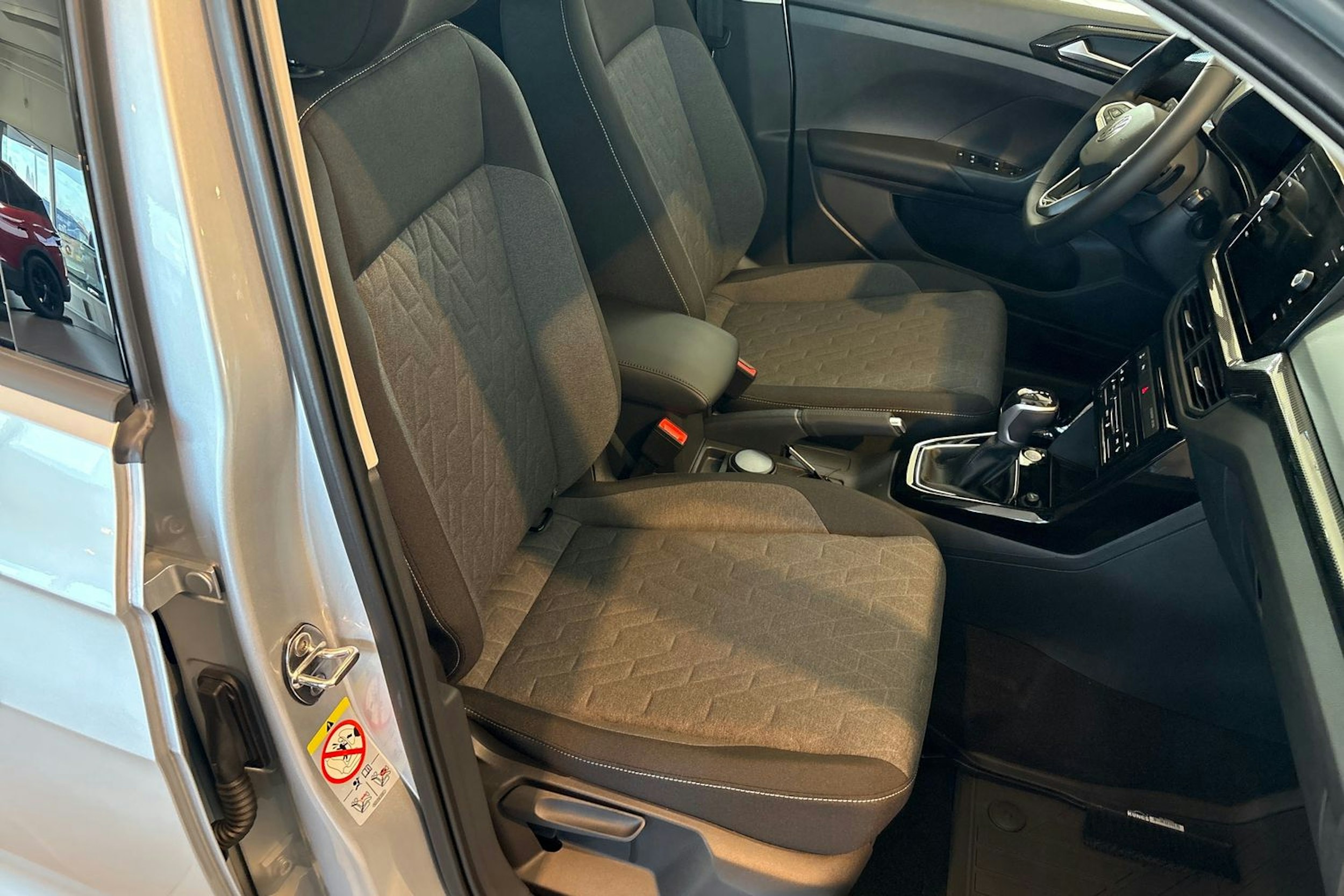 harmaa Volkswagen T-Cross 2025 kuva 12.