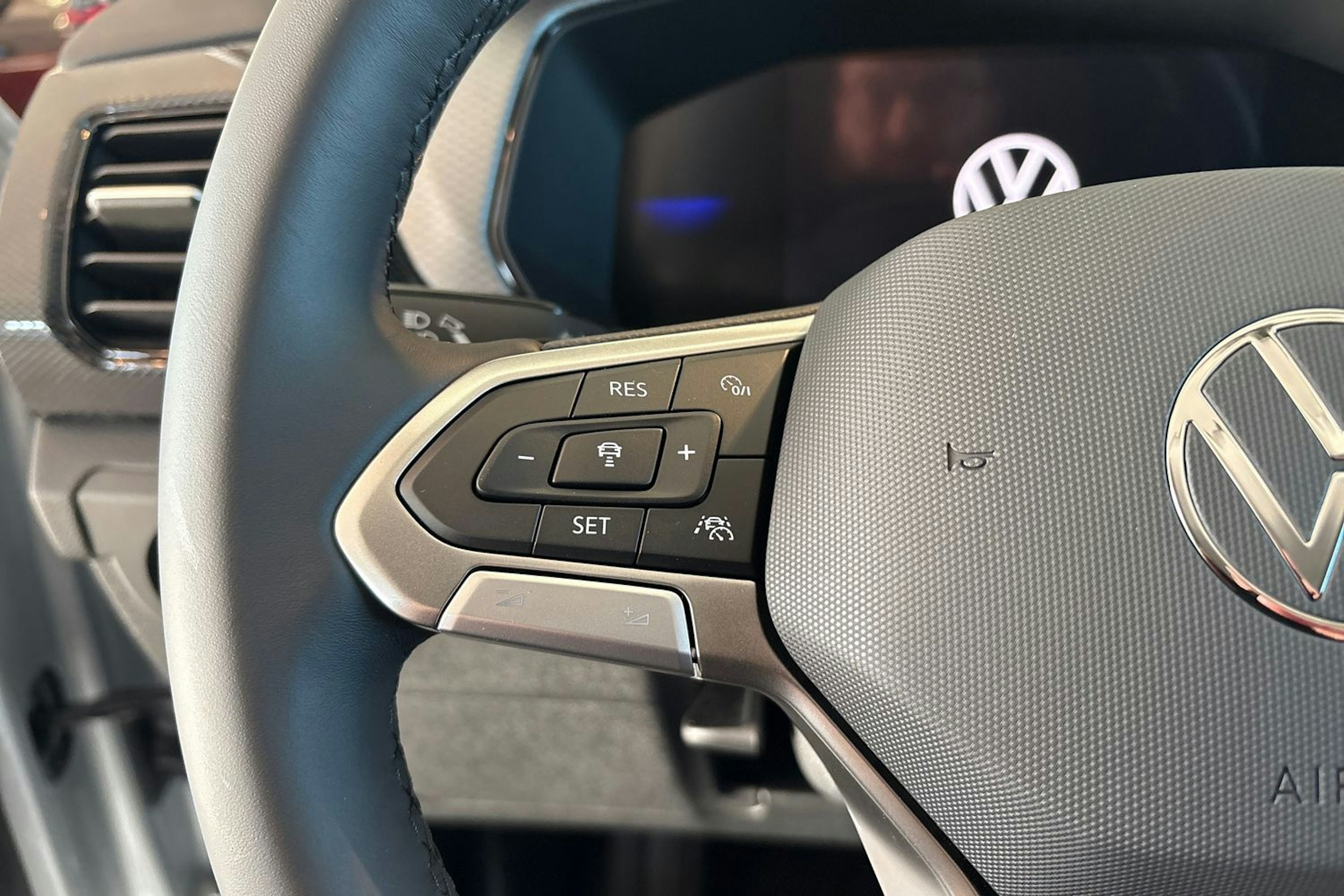 harmaa Volkswagen T-Cross 2025 kuva 13.