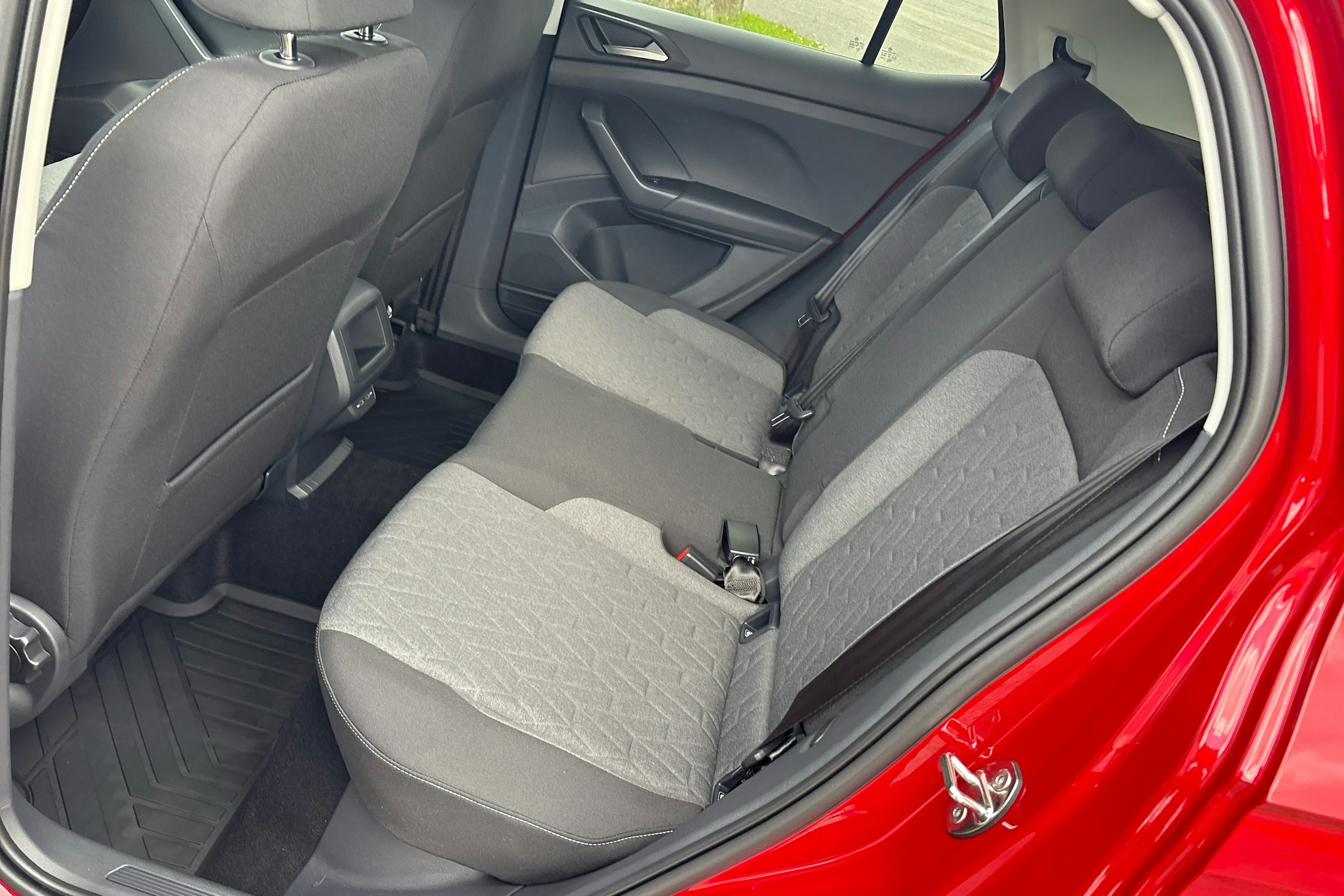 punainen Volkswagen T-Cross 2025 kuva 8.
