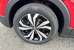 punainen Volkswagen T-Cross 2025 kuva 9.