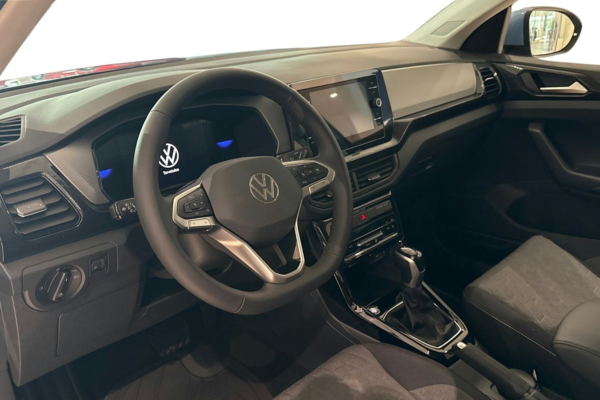 sininen Volkswagen T-Cross 2025 kuva 6.