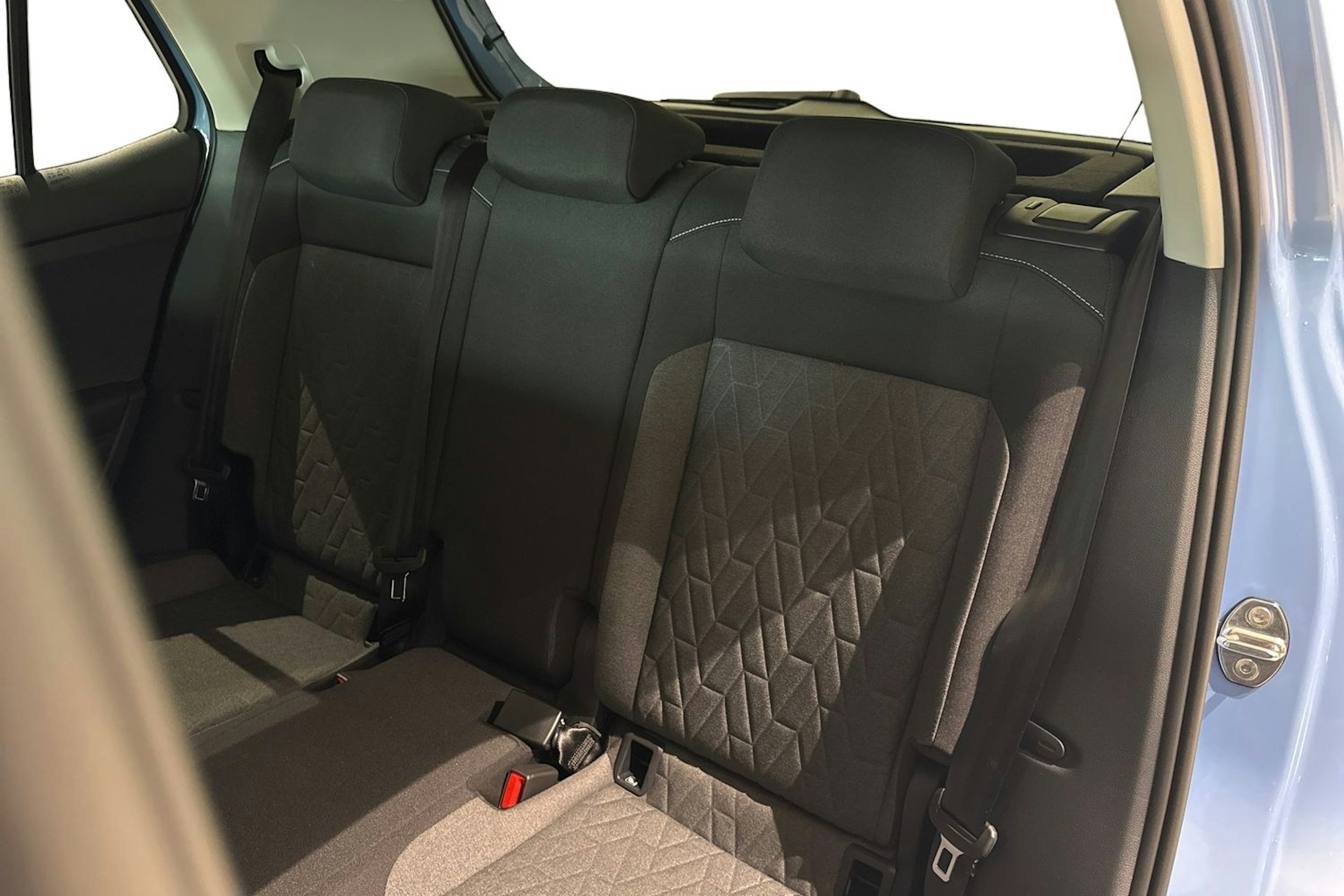 sininen Volkswagen T-Cross 2025 kuva 8.