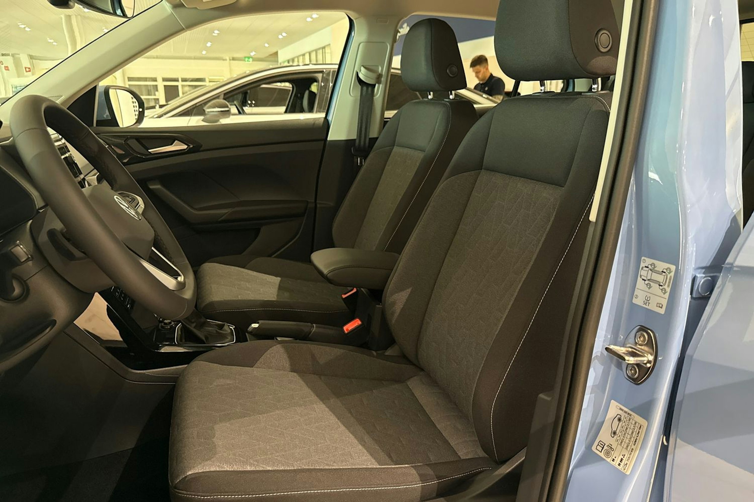 sininen Volkswagen T-Cross 2025 kuva 11.