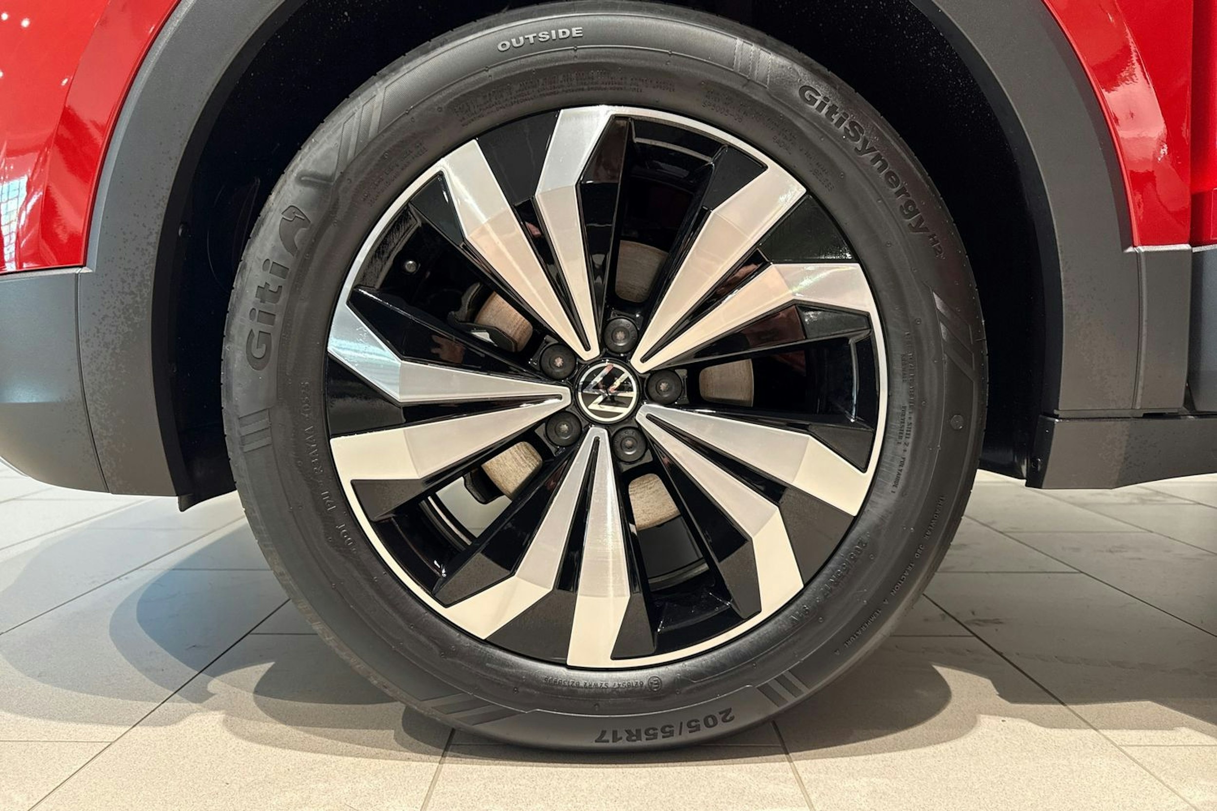 punainen Volkswagen T-Cross 2025 kuva 10.