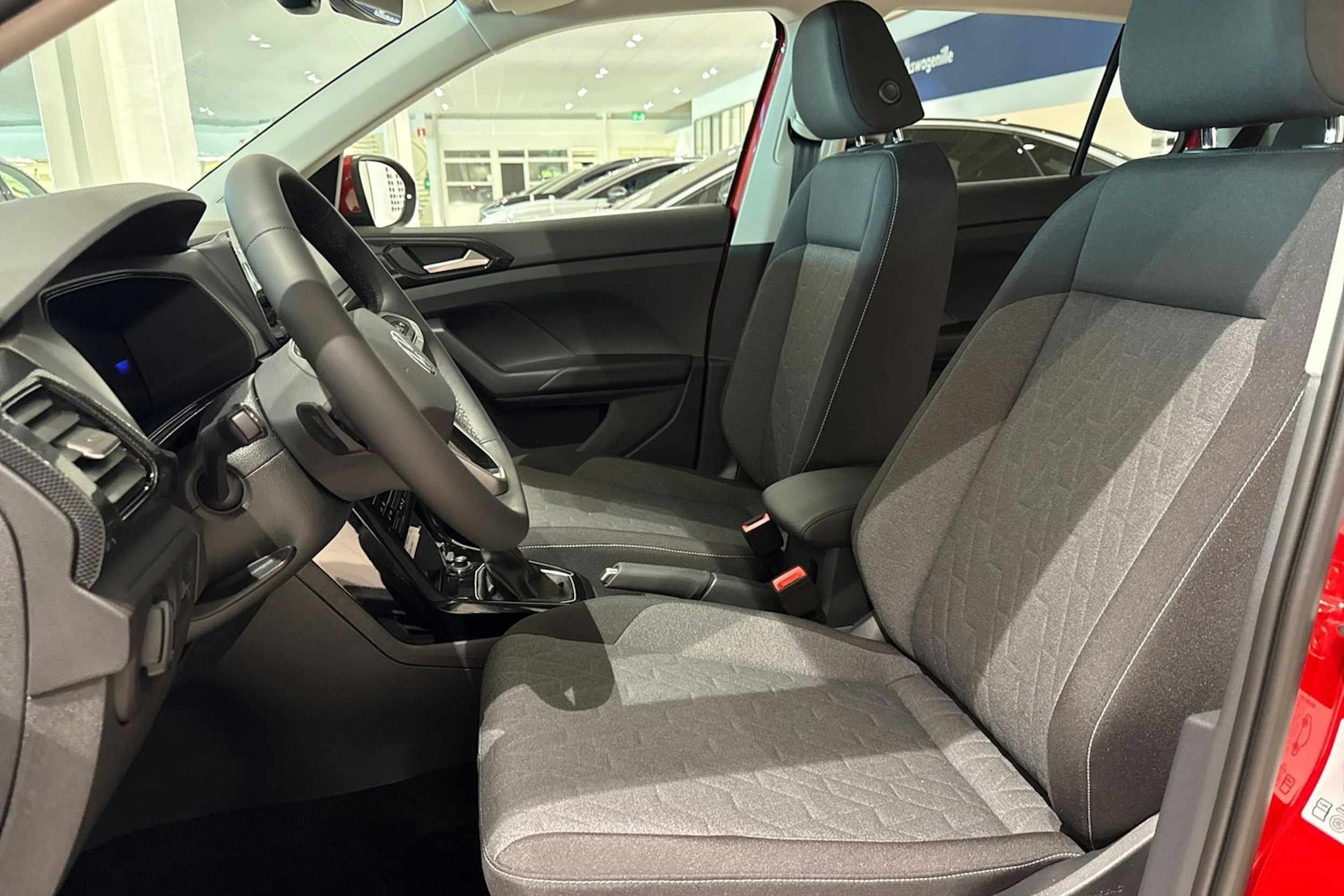 punainen Volkswagen T-Cross 2025 kuva 11.