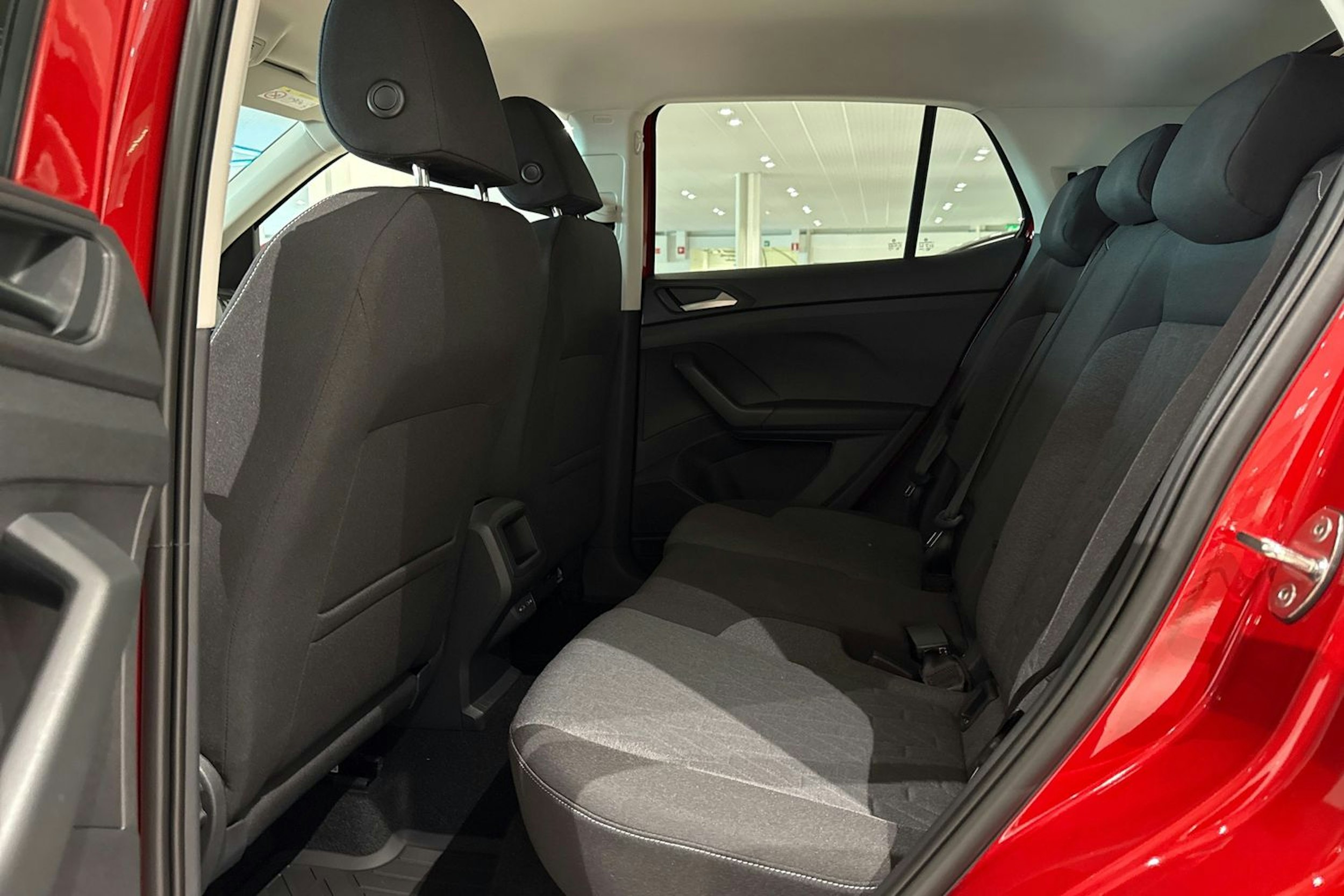 punainen Volkswagen T-Cross 2025 kuva 12.