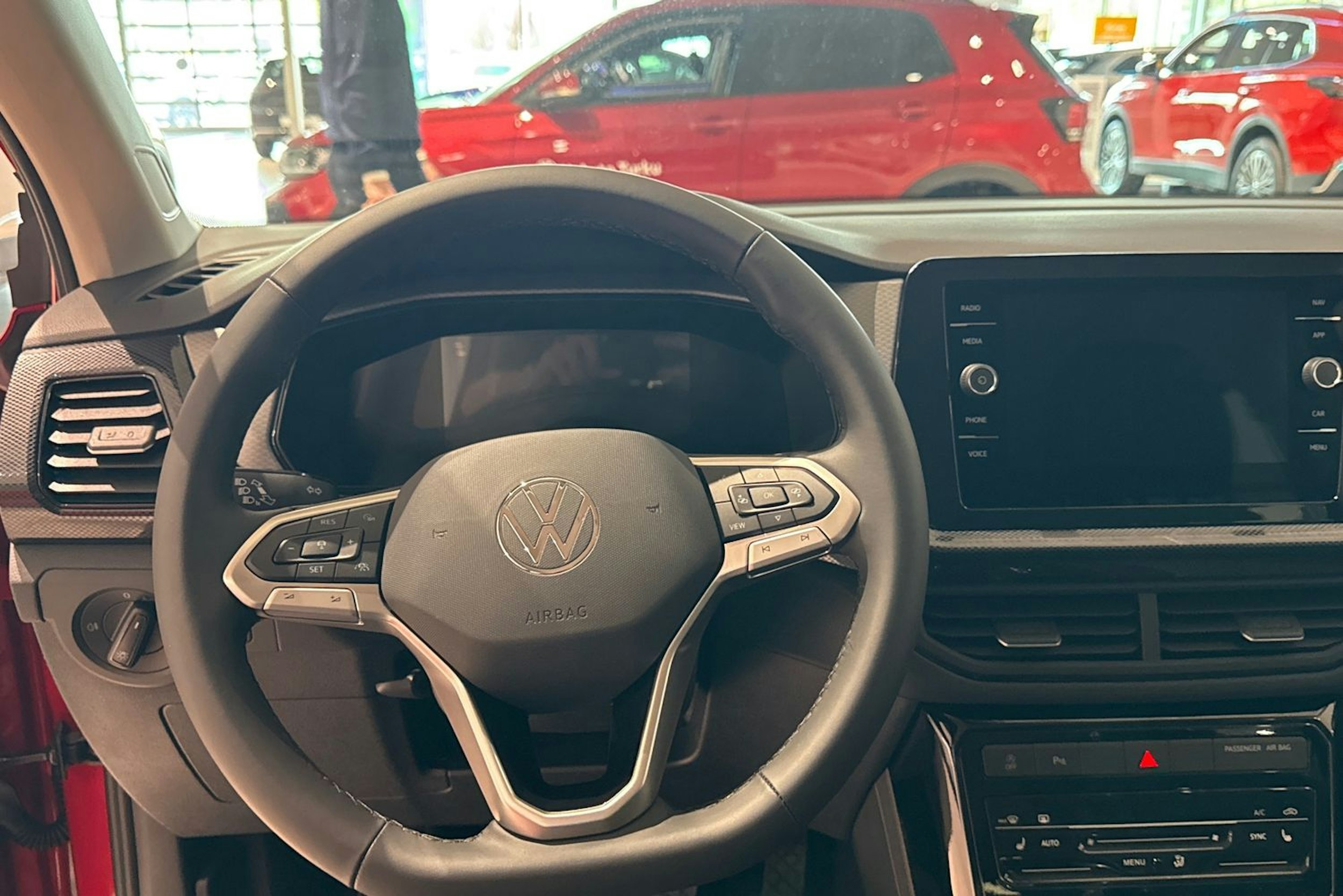 punainen Volkswagen T-Cross 2025 kuva 13.