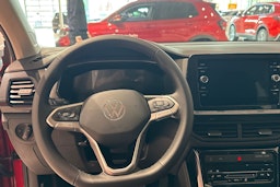 punainen Volkswagen T-Cross 2025 kuva 13.