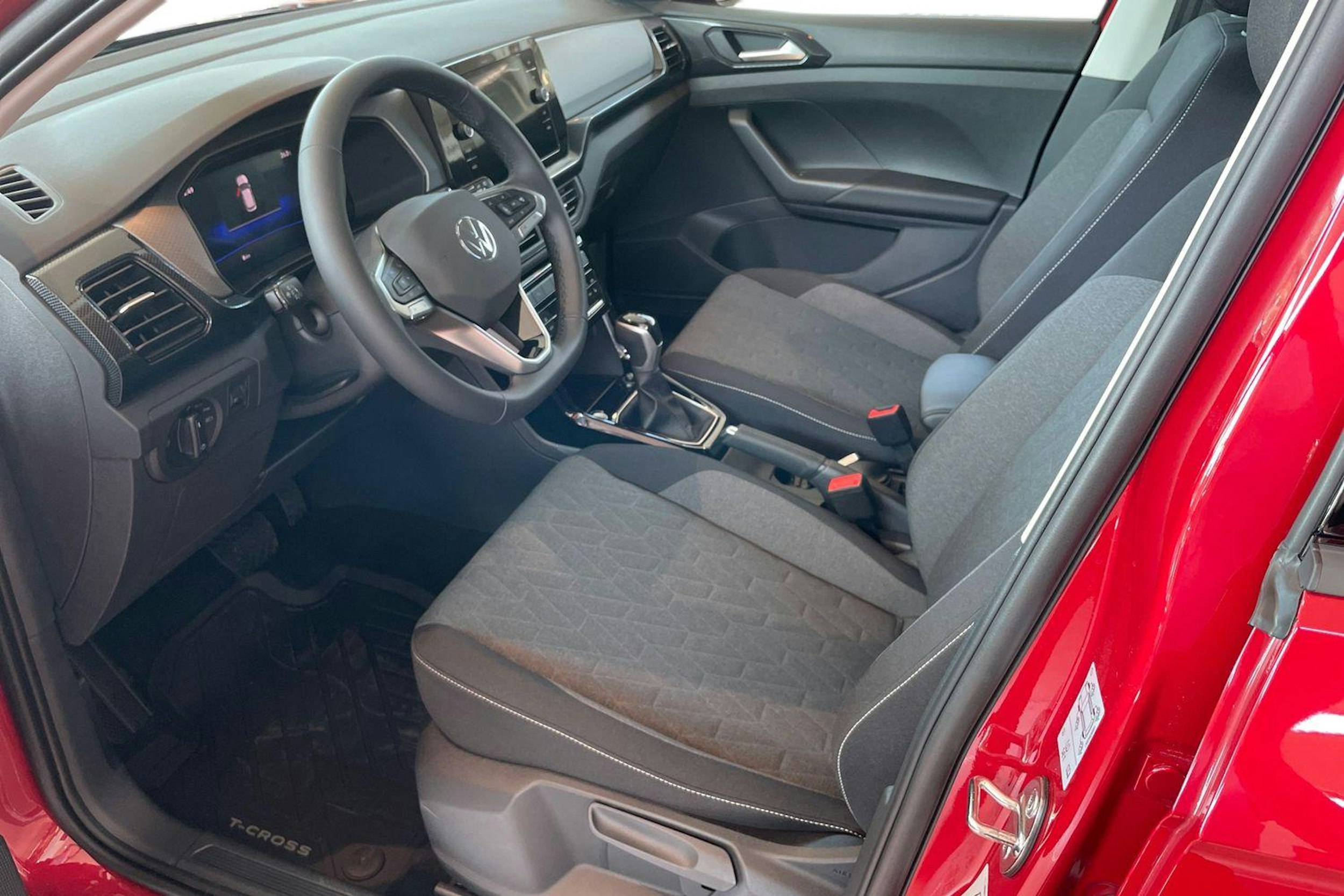 punainen Volkswagen T-Cross 2025 kuva 6.