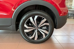 punainen Volkswagen T-Cross 2025 kuva 10.