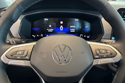 punainen Volkswagen T-Cross 2025 kuva 11.