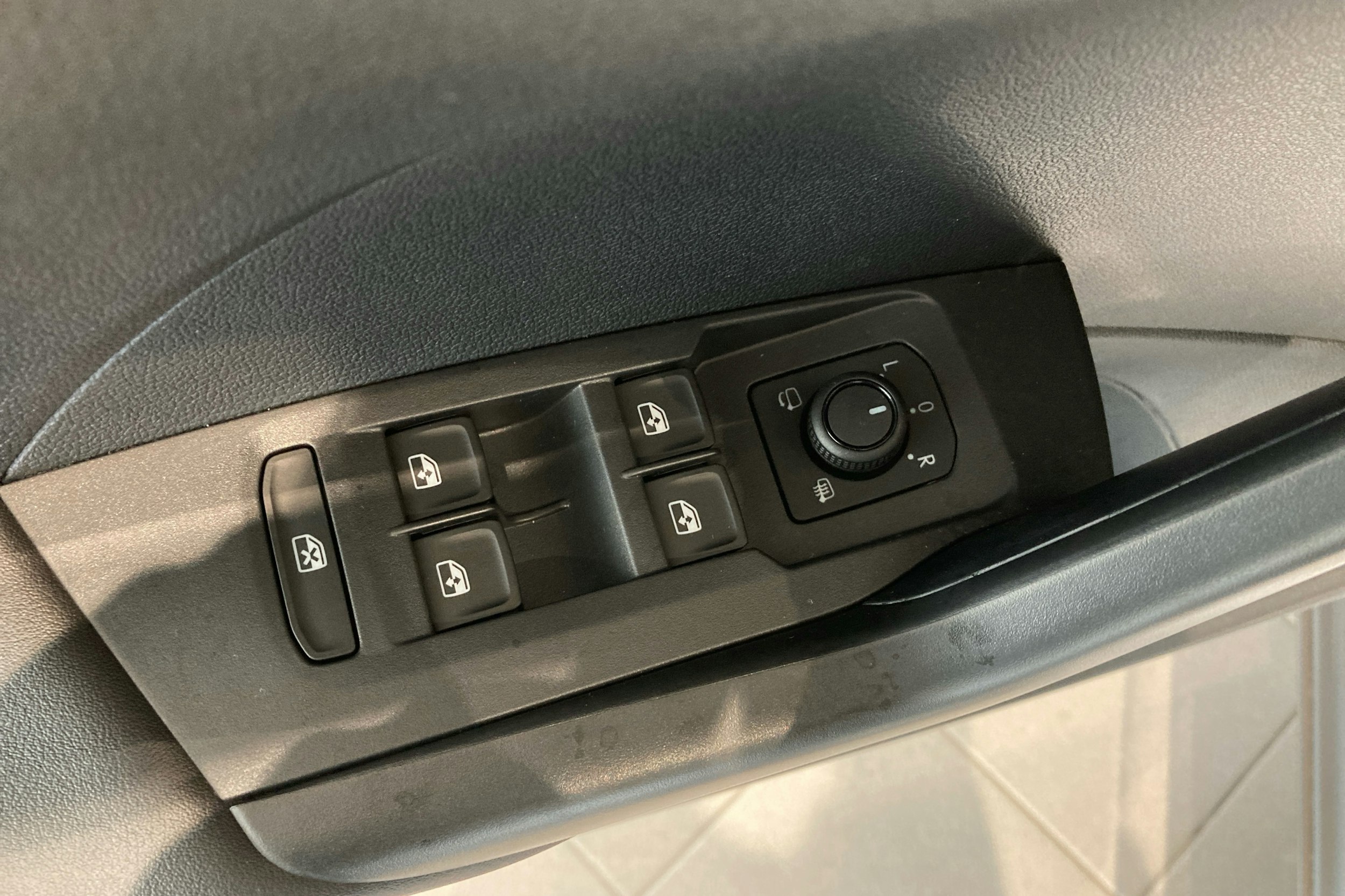 harmaa Volkswagen T-Cross 2025 kuva 12.