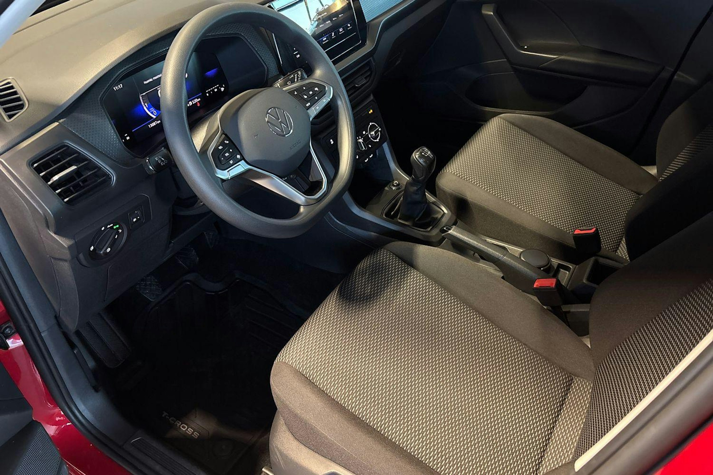 punainen Volkswagen T-Cross 2025 kuva 7.