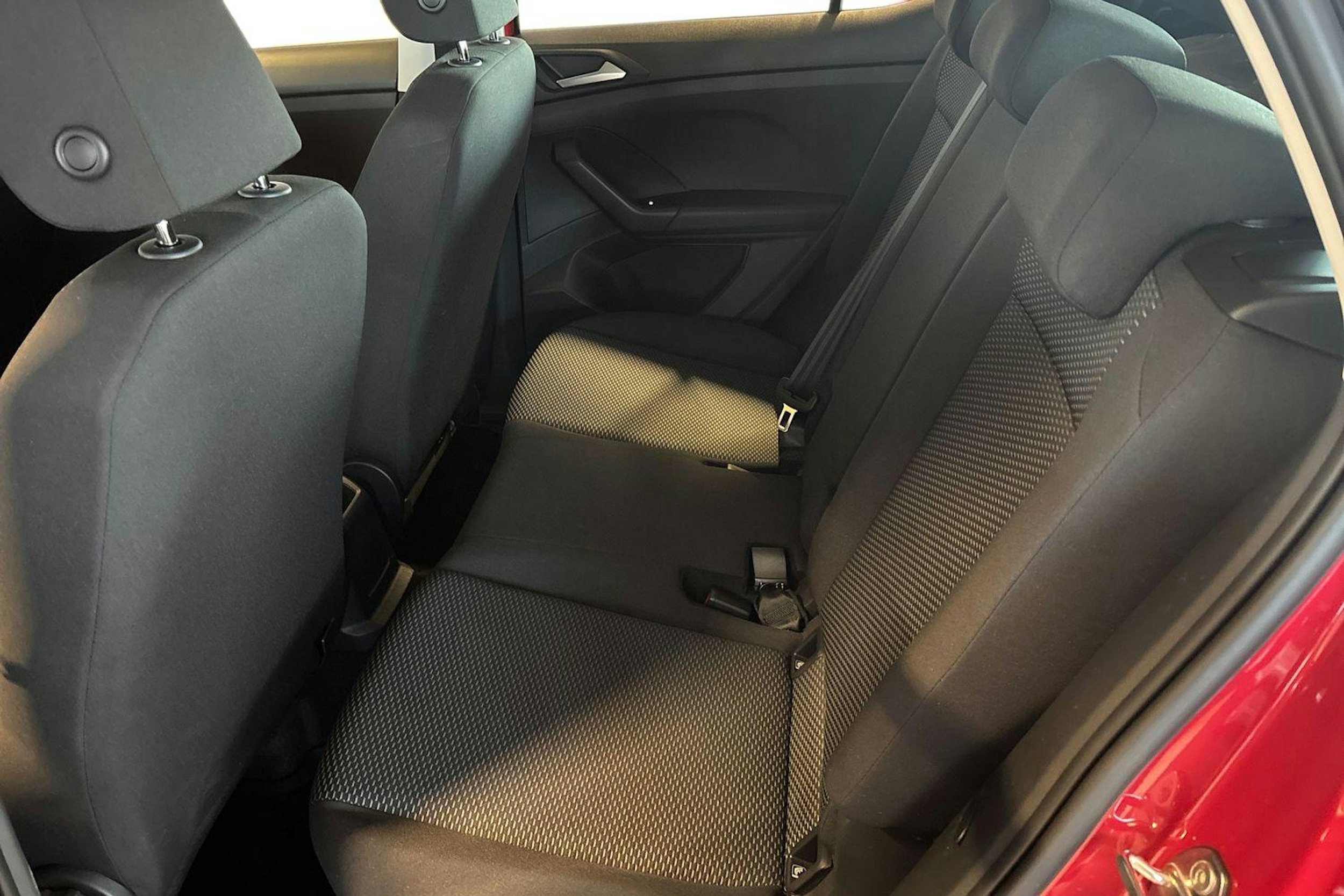 punainen Volkswagen T-Cross 2025 kuva 10.