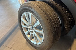 punainen Volkswagen T-Cross 2025 kuva 14.