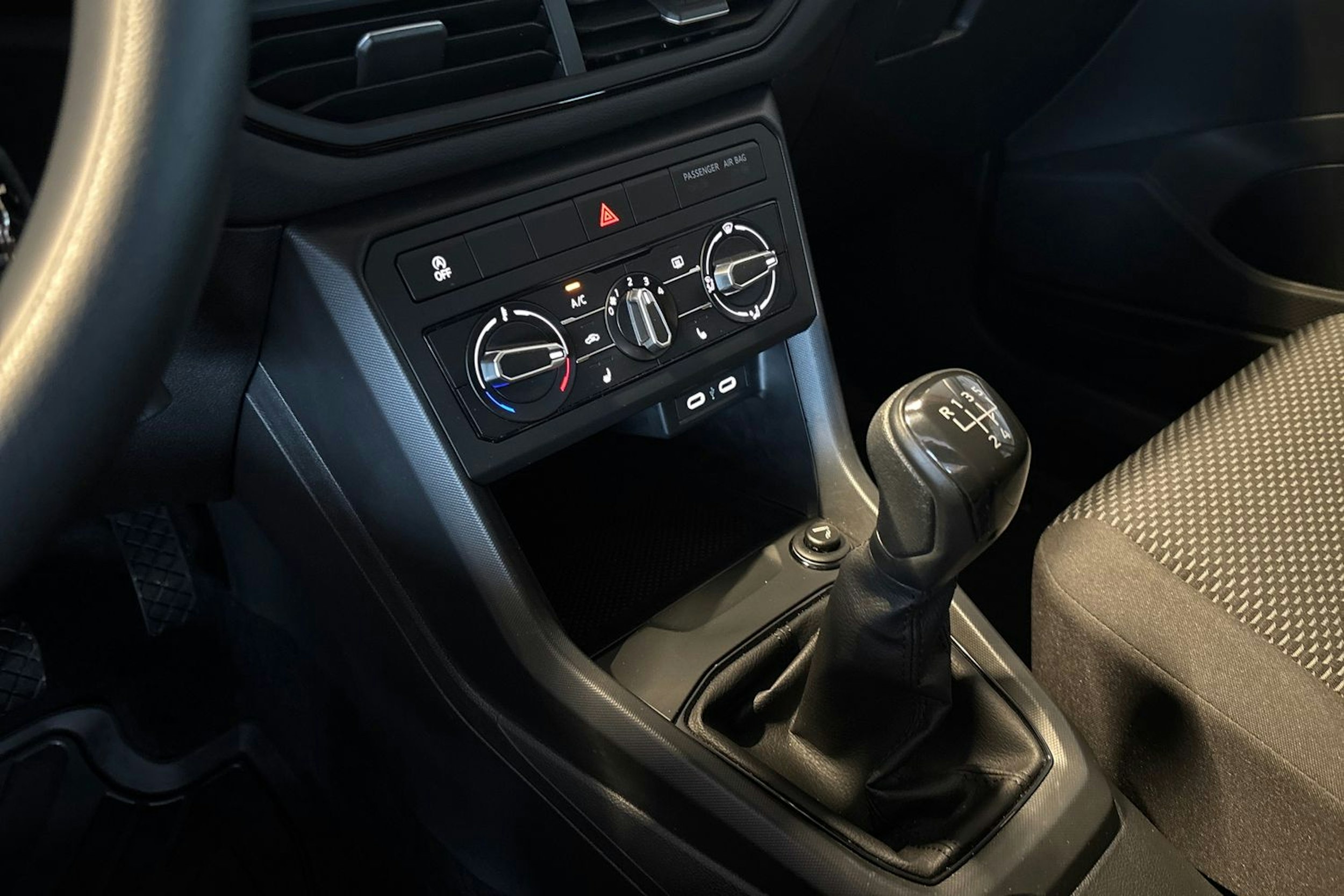 punainen Volkswagen T-Cross 2025 kuva 19.