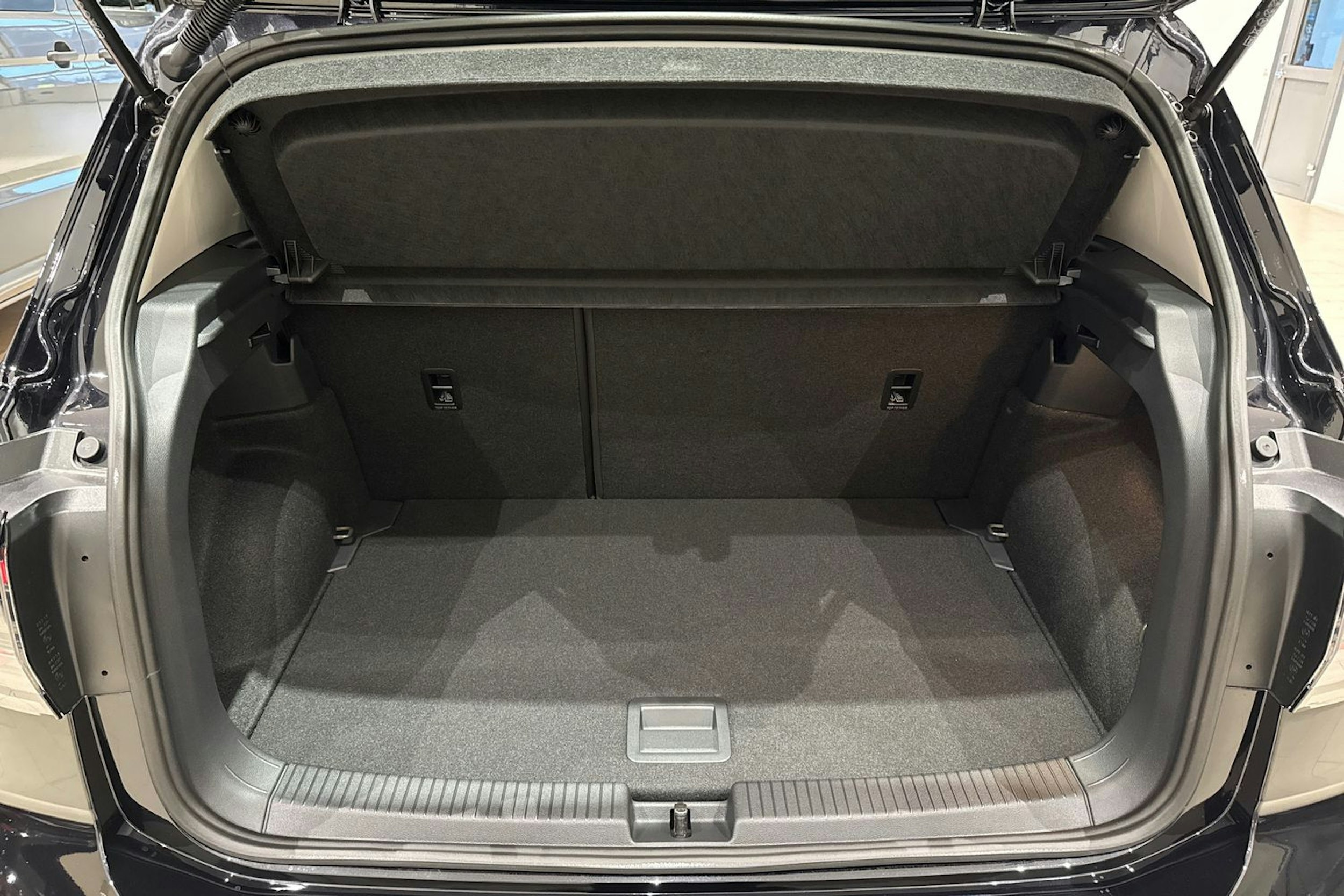 met. musta Volkswagen T-Cross 2025 kuva 10.