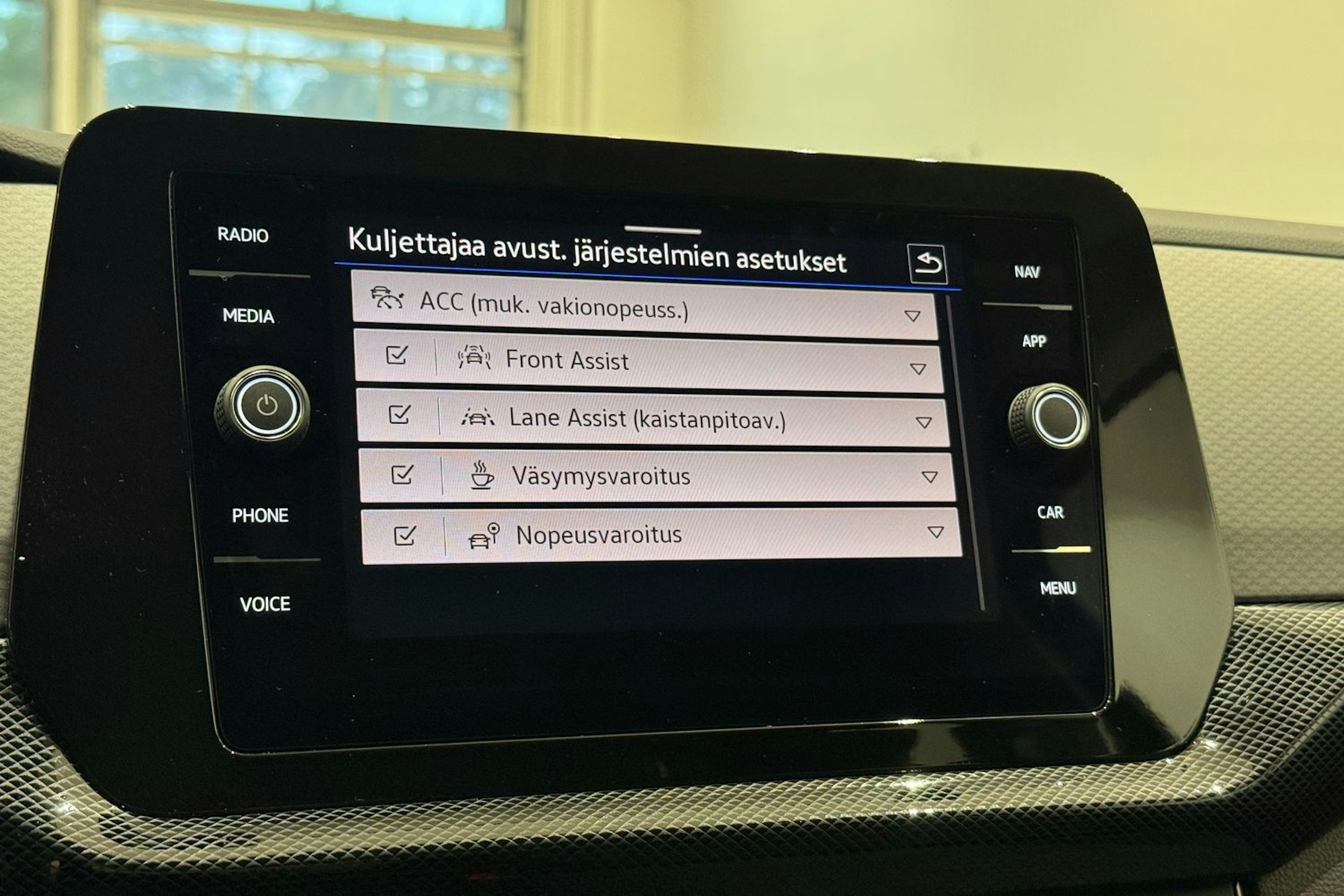 met. musta Volkswagen T-Cross 2025 kuva 16.