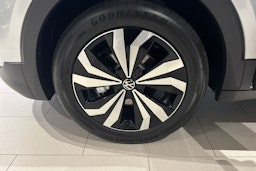 harmaa Volkswagen T-Cross 2025 kuva 10.