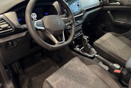 musta Volkswagen T-Cross 2025 kuva 6.