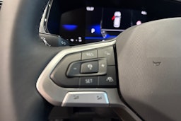 musta Volkswagen T-Cross 2025 kuva 14.