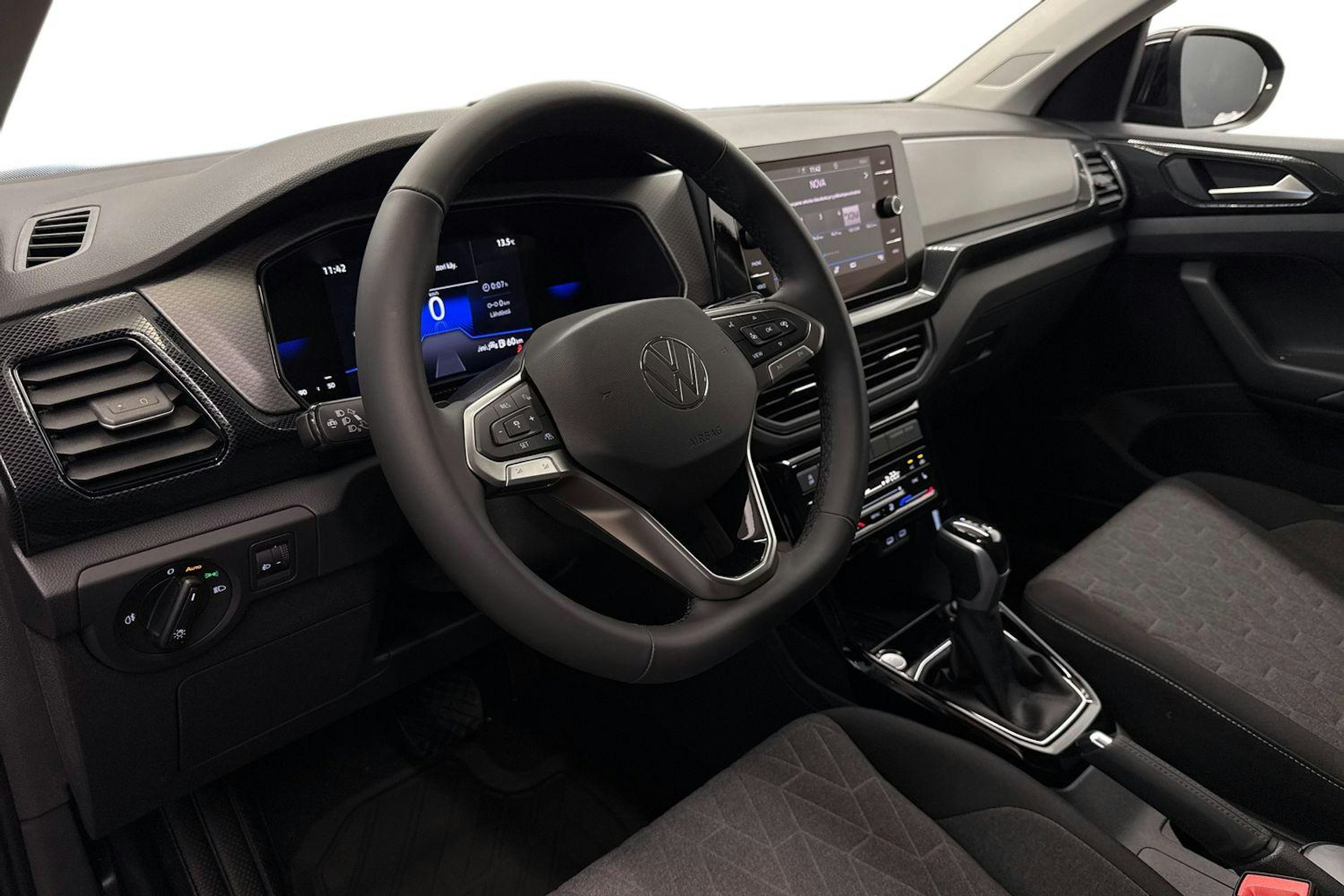 met. musta Volkswagen T-Cross 2025 kuva 6.