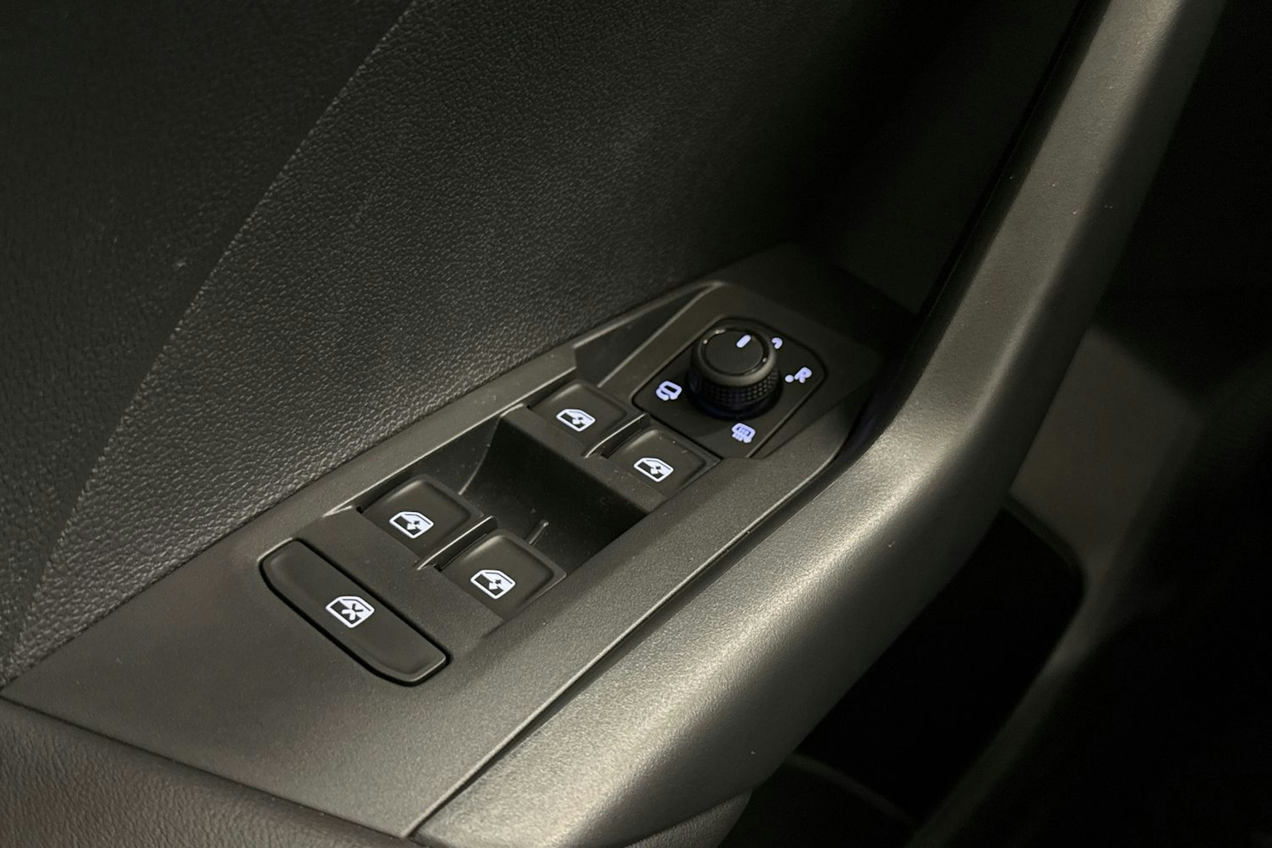 met. musta Volkswagen T-Cross 2025 kuva 18.